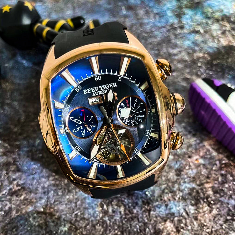 Reef Tiger Lüks Erkaklar Mexanik Tourbillon Soati, ko'k dial, zanglamas po'latdan yasalgan korpus, silikon tasma, kalendar funksiyasi, avtomatik qaytargich, sport dizayni RGA3069, norasmiy foydalanish uchun mos.