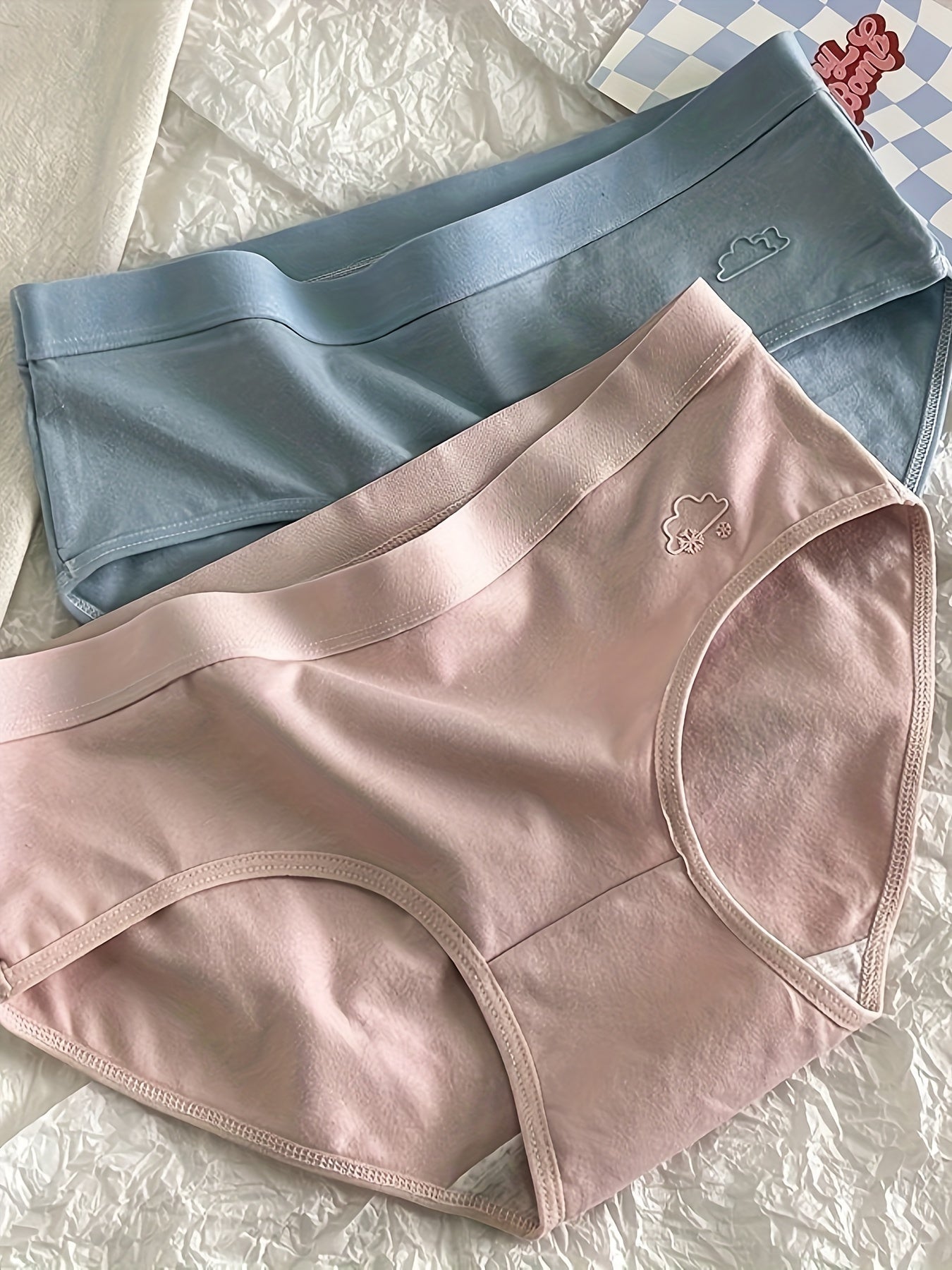 5 Pack Women's Seamless Breathable Cotton Briefs for Comfort and Everyday Wear