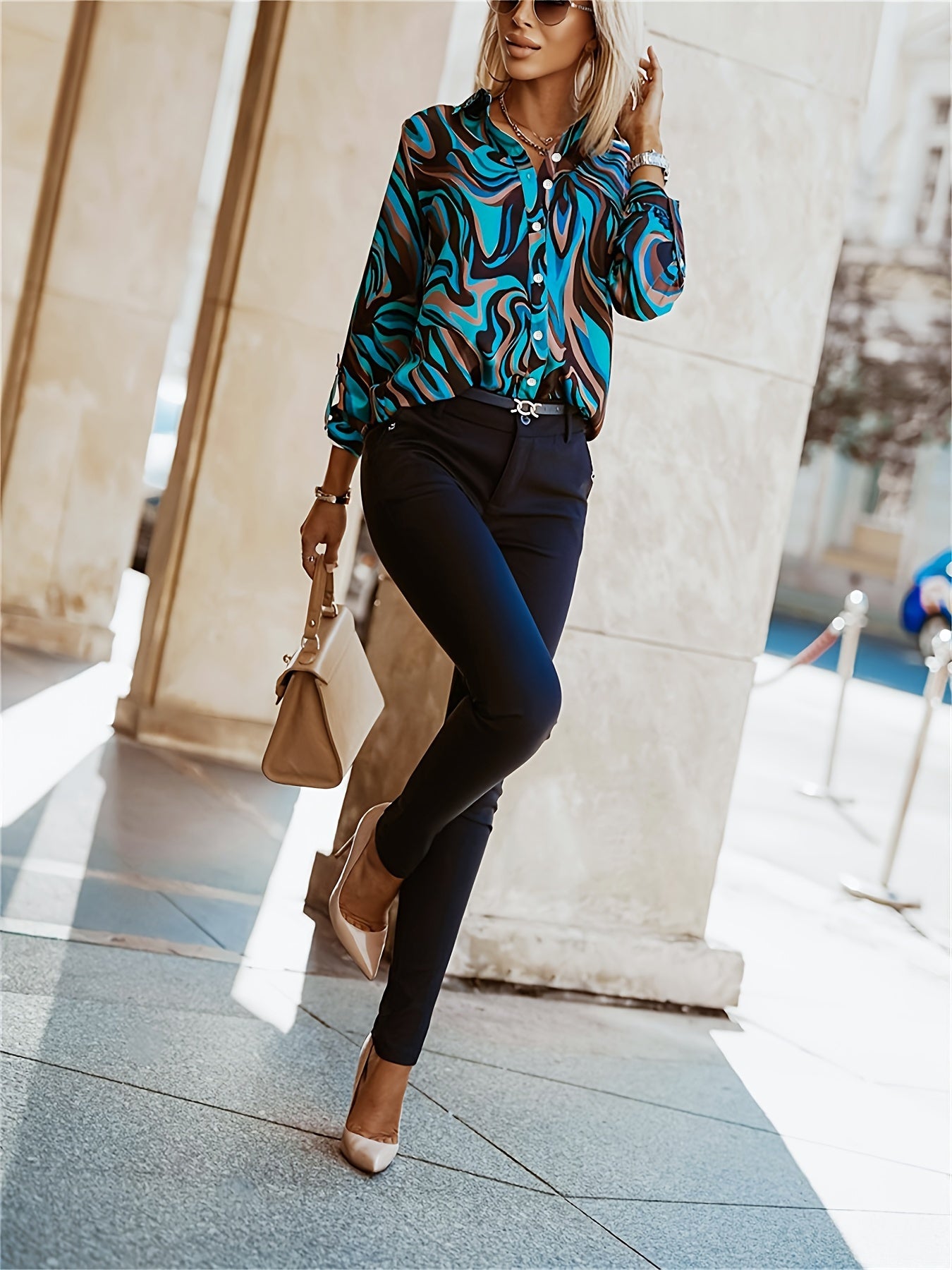 Ayollar bluzasi Polyester uzun ko'ylakli abstrakt bosma ko'k jigarrang