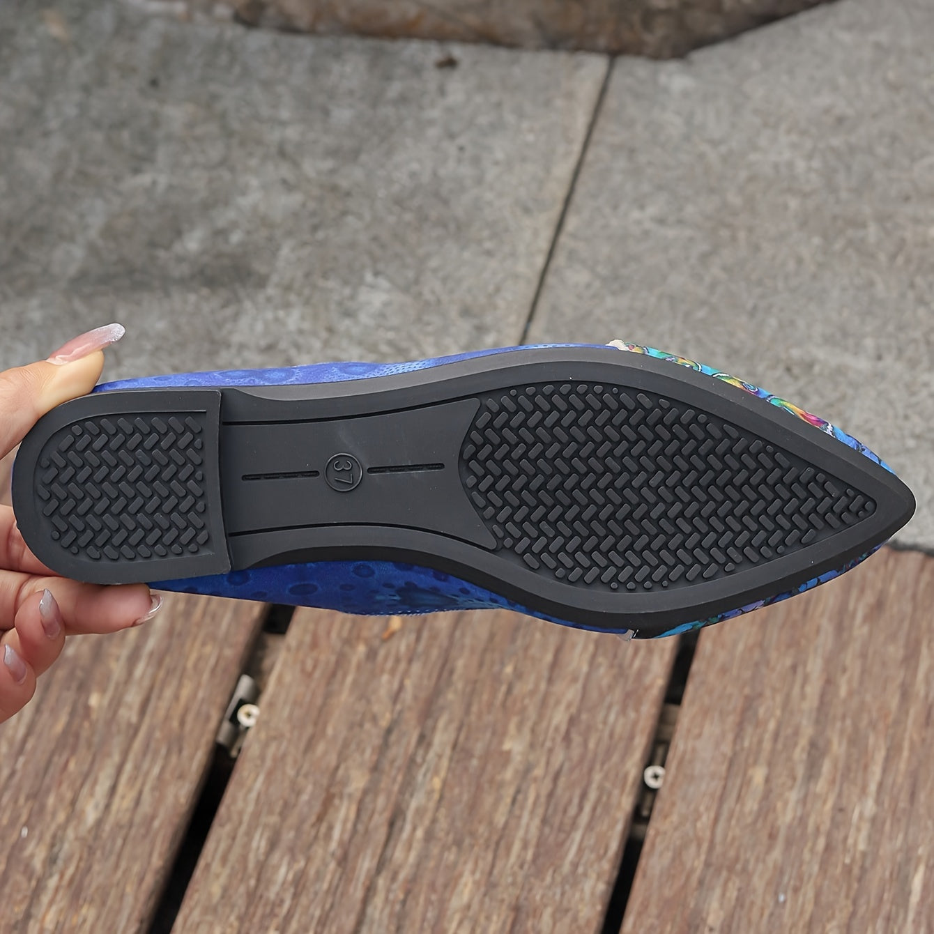 Women's Plus Size Slip-On Knit Flats with Non-Slip Soles and Swirl Pattern