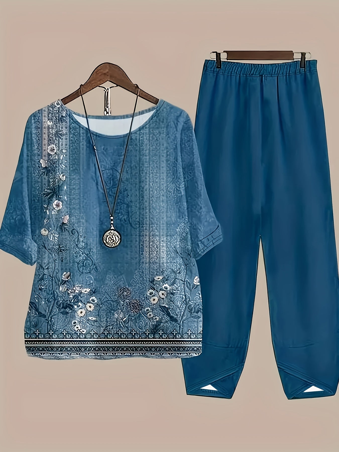 Gul naqshli ko'ylak to'plami, plus o'lchamda, polyester to'qima matodan tayyorlangan, biroz cho'ziladigan tasodifiy crew neck ko'ylak va shimlar to'plami. Ayollar uchun qulay pullover uslubidagi kiyim.