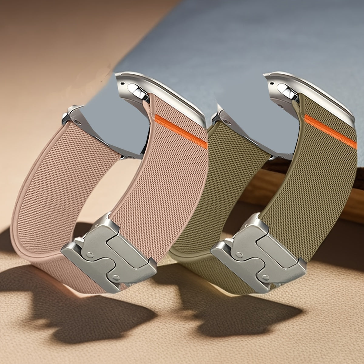 1 dona to'q sariq sport kamar, Apple Watch kamarlariga mos keladigan bezak dizayni bilan, ayollar va erkaklar modellari uchun bir nechta o'lchamlarda. Parashut uslubidagi tasmali kamarga ega.