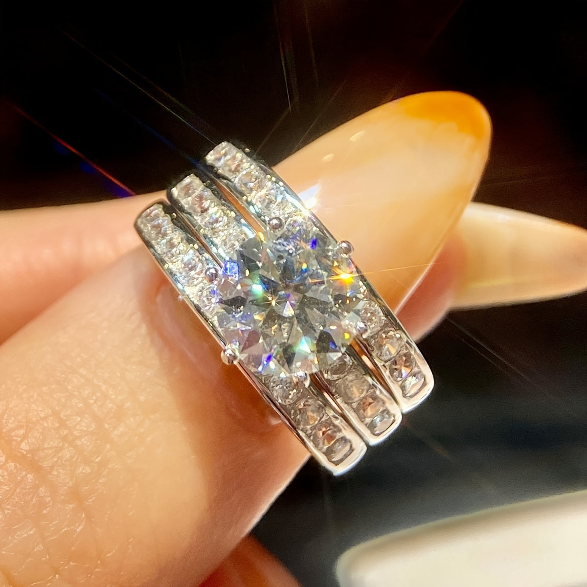 Ayollar uchun zargarlik to'plami, 2 karat Moissanit bilan to'y uzuk va mos keladigan uzuklar bilan