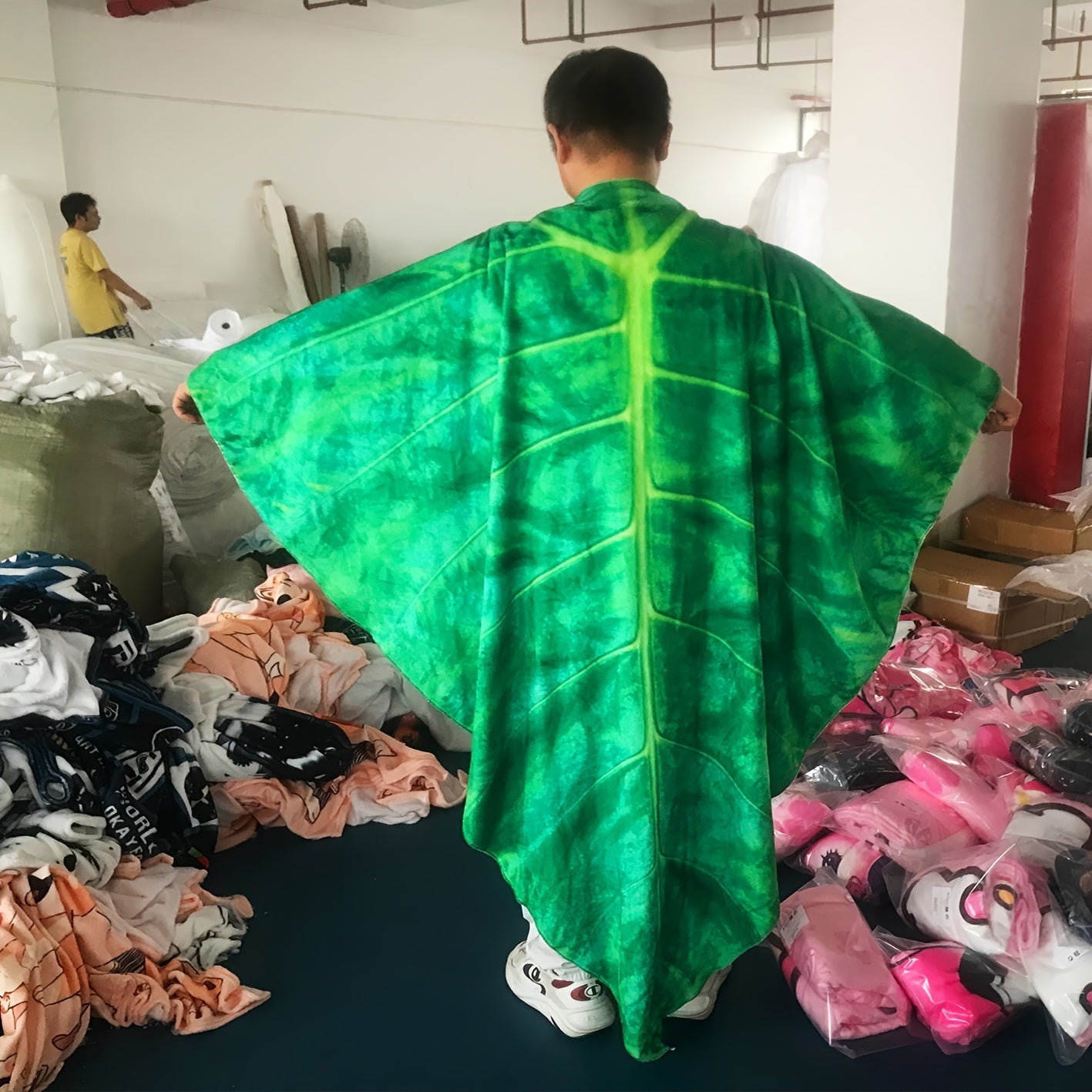 Green Leaf Print Fleece Blanket Soft Cozy Versatile for Home and Travel