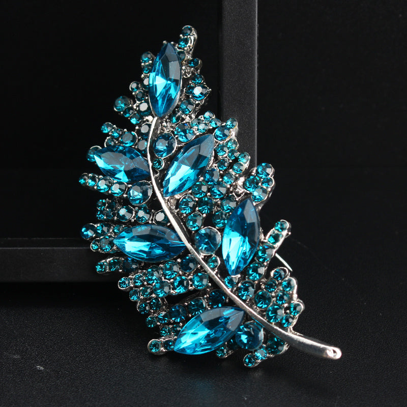 Minimalist Artistic Feather Brooch for Women Stylish Jewelry Accessories