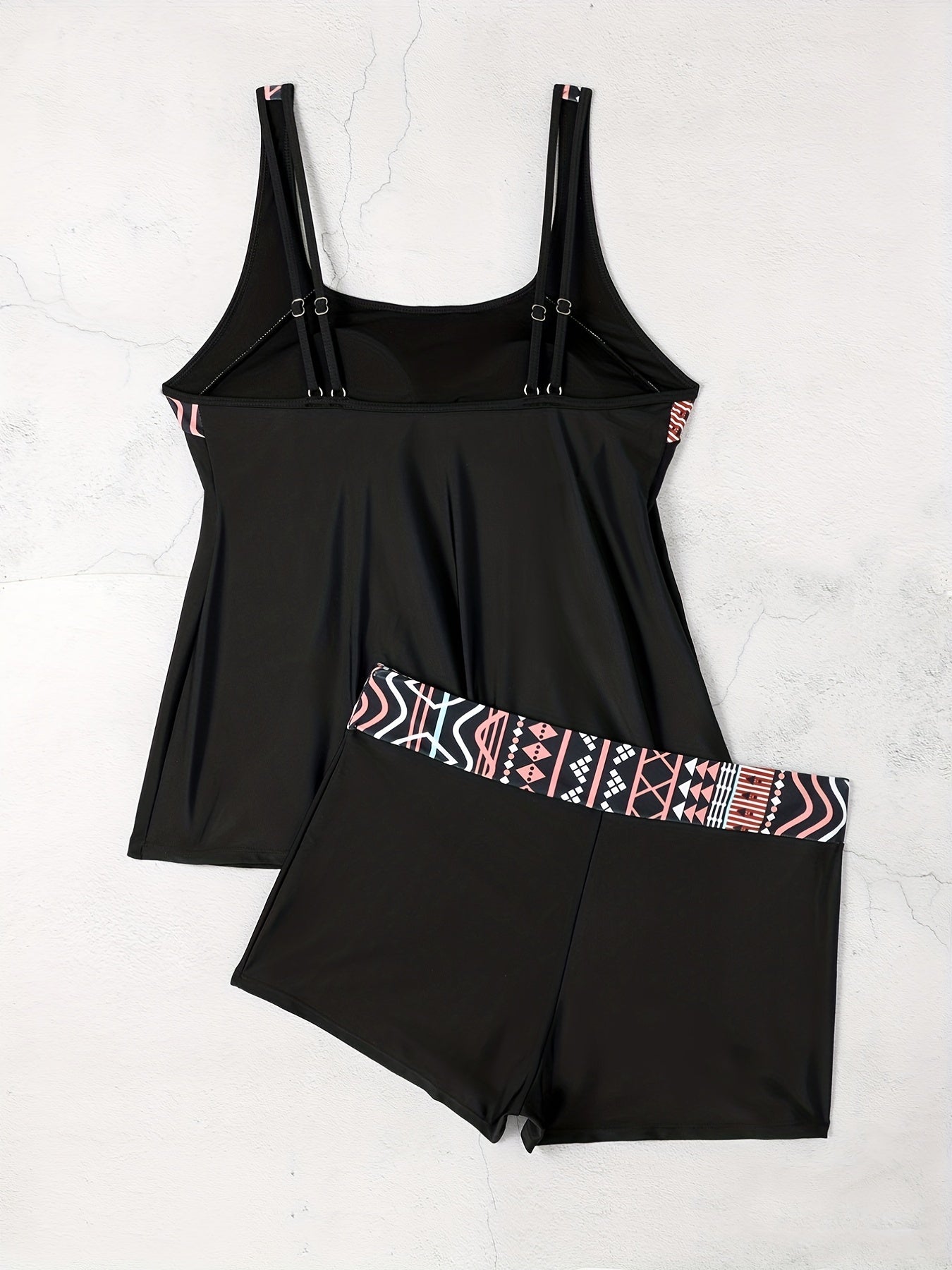 Katta o'lchamdagi tankini to'plami, geometrik panel tank top va shorti plyaj kiyimlari.