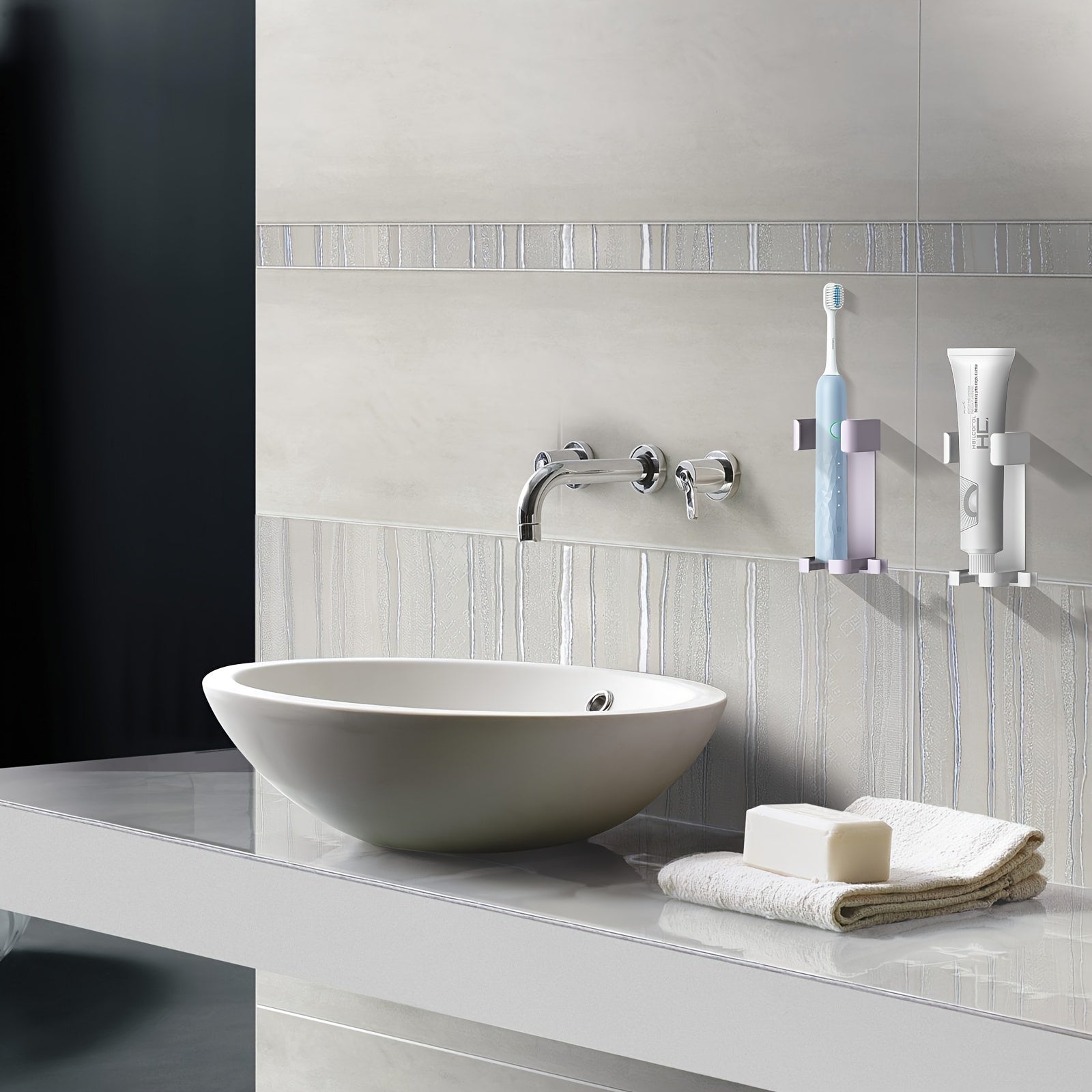 Metal quvurlar bo'lmagan plastik hammom tashkilotchisi, jingalak temir, soch quritgich va elektr tish cho'tkasi saqlash uchun.