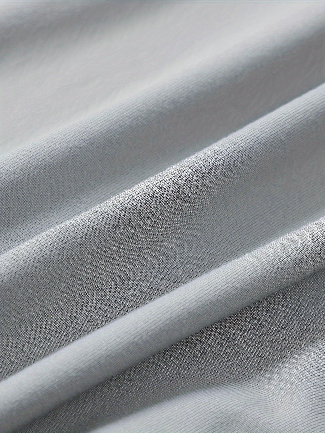 Erkaklar uchun zamonaviy yozgi krujkali qisqa qo'l sport futbolkasi, har qanday holat uchun mukammal.