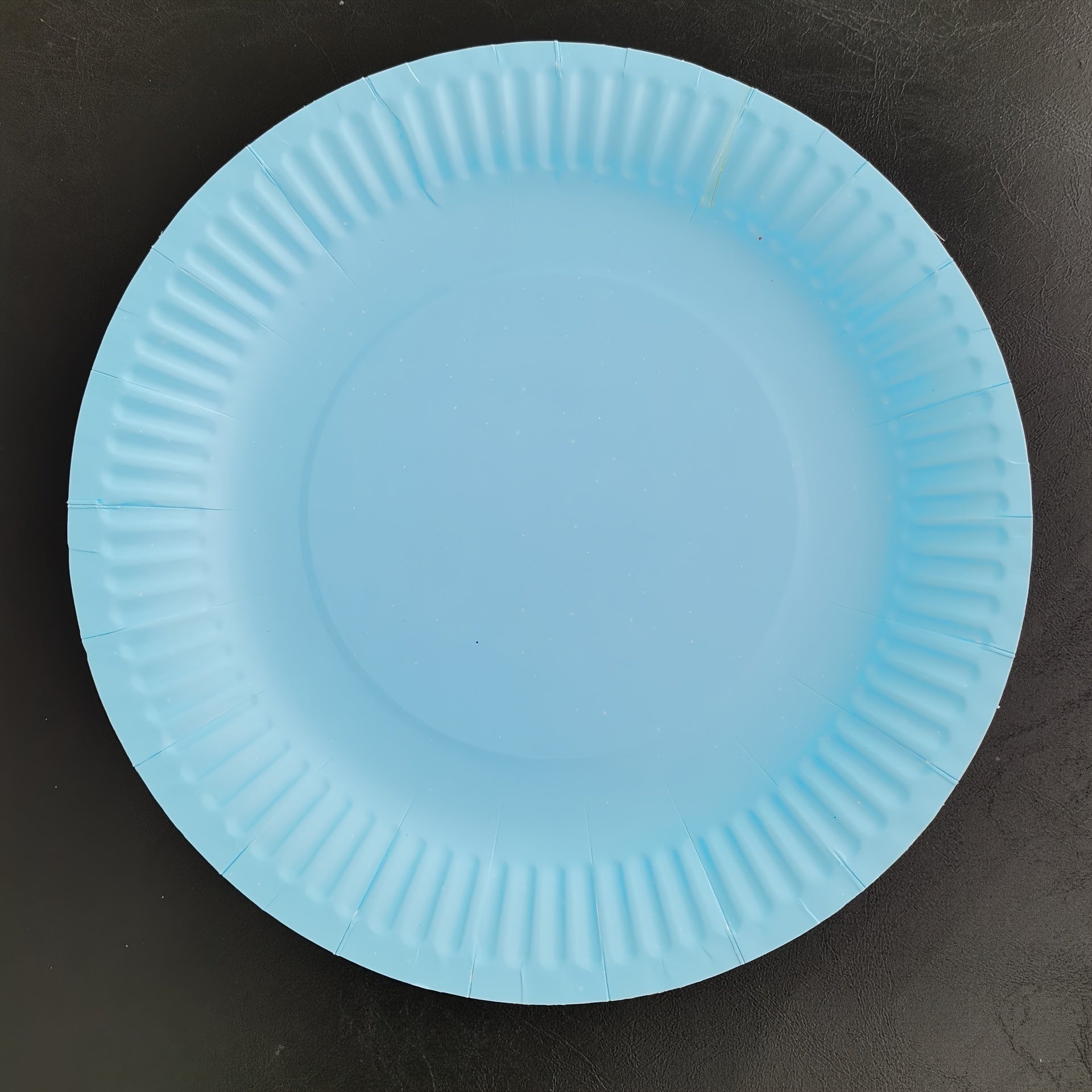 Disposable Paper Plates Set of 50, 15-22cm, Compostable, Leak-Proof for Snacks and Holidays