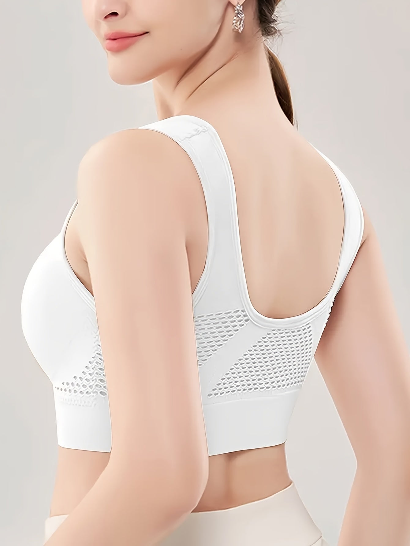 Women's Plus Size Seamless V-Neck Sports Bra with Breathable Mesh