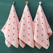 Yuvish va hammom uchun yumshoq va singdiruvchi yurak sochiq, juftliklar uchun mukammal. Ideal 14-fevral sovg'asi.