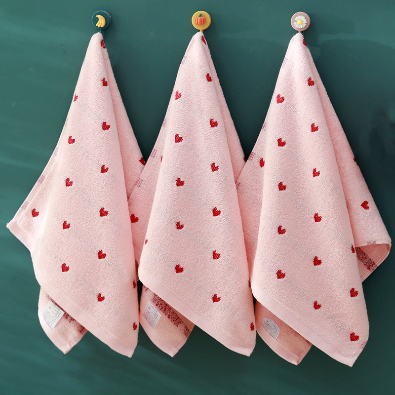 Yuvish va hammom uchun yumshoq va singdiruvchi yurak sochiq, juftliklar uchun mukammal. Ideal 14-fevral sovg'asi.