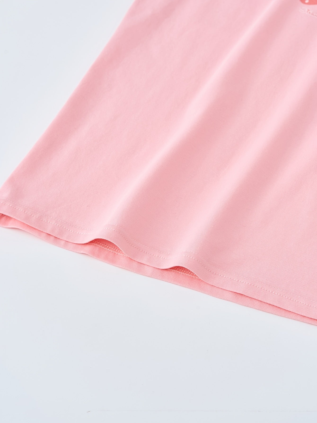 3 ta qizlar uchun mo'ljallangan paxta aralashmasidan tayyorlangan tank toplar to'plami, multfilm naqshlari, kamzul detali va teri quruq tutish texnologiyasi bilan. 12 yoshgacha bo'lgan bolalar uchun mos.