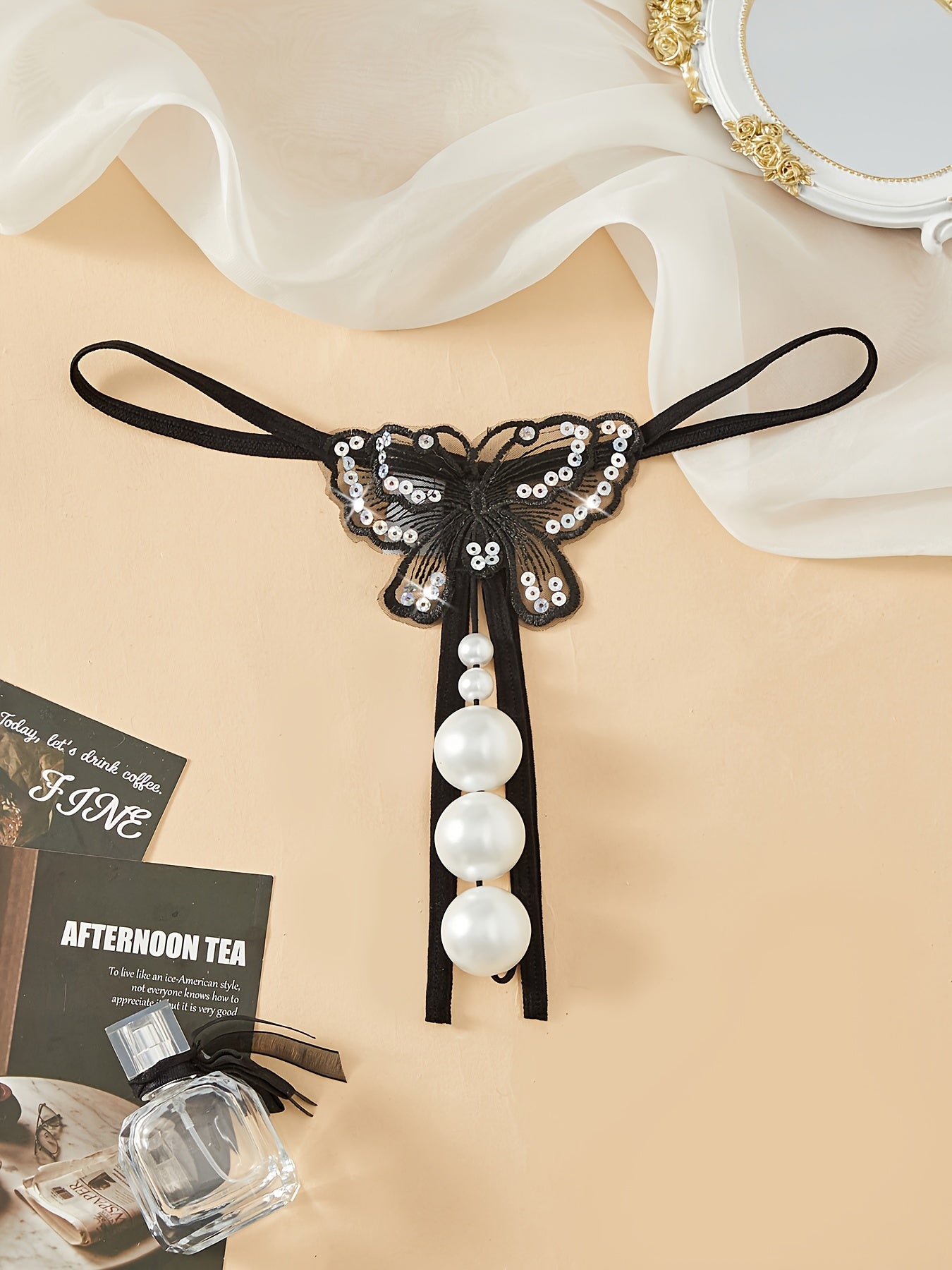 Jozibali ichki kiyimlar, diametri 3 sm bo'lgan katta massaj to'plari bilan.