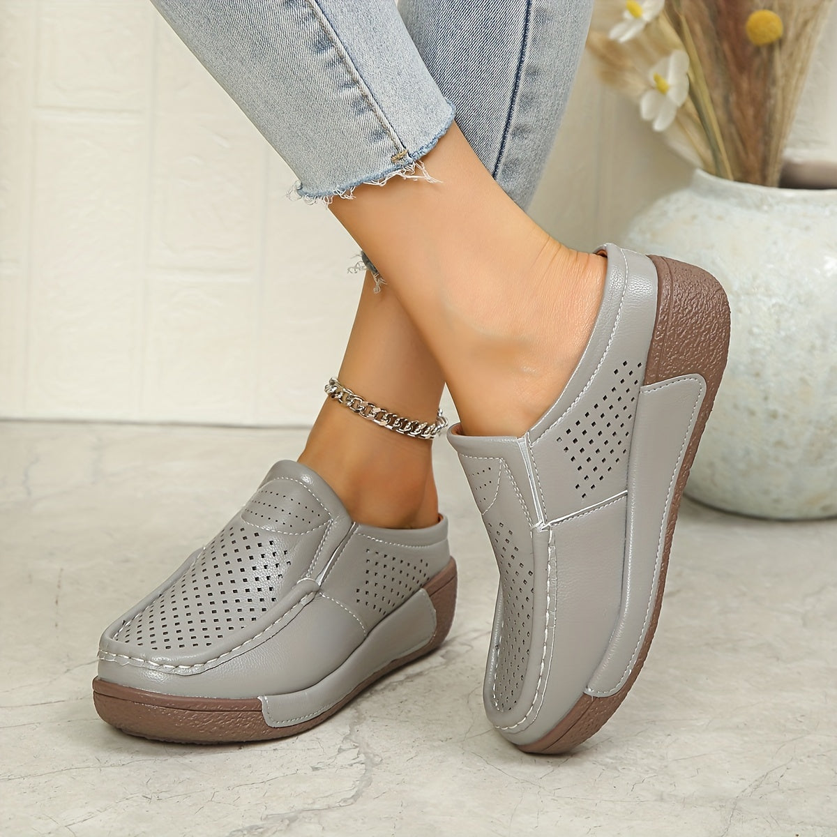 Women's Flat Mules Solid Color Casual Hollow Out Platform Shoes