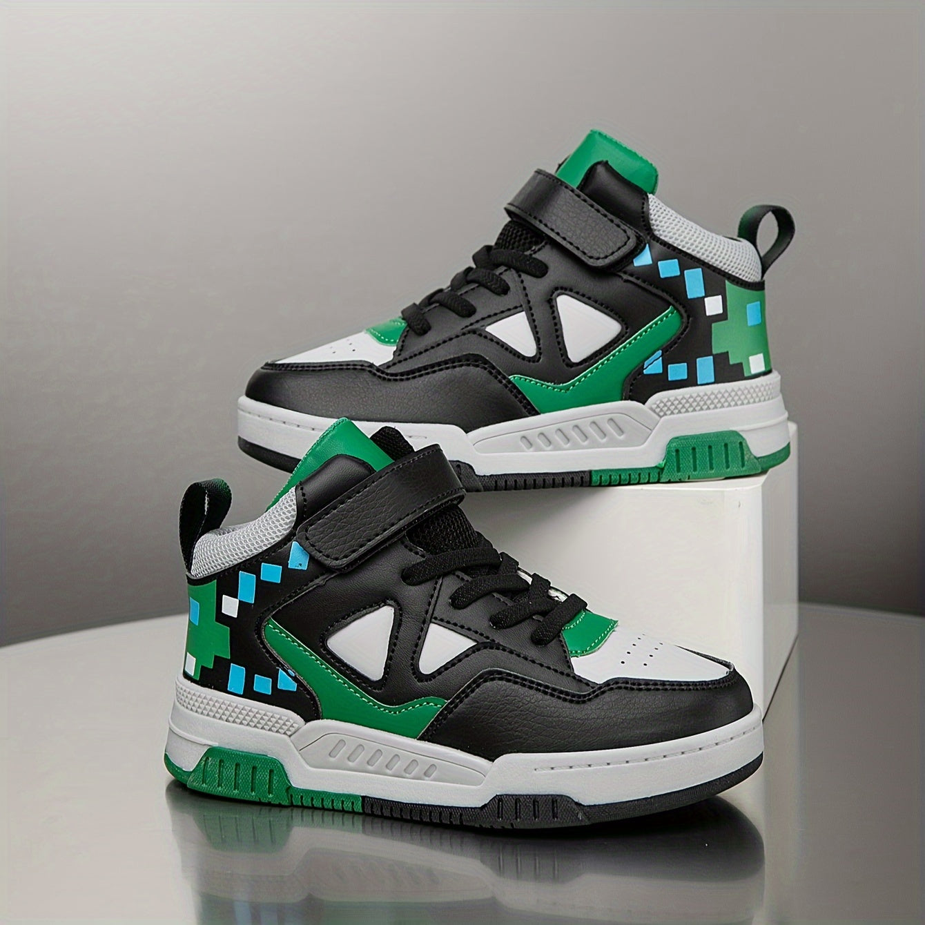 Vintage geometrik yuqori to'plamli krossovkalar, yopishqoq yopish bilan - nafas oladigan, sirpanmaydigan, o'g'il va qizlar uchun yugurish va tasodifiy kiyim uchun ideal.