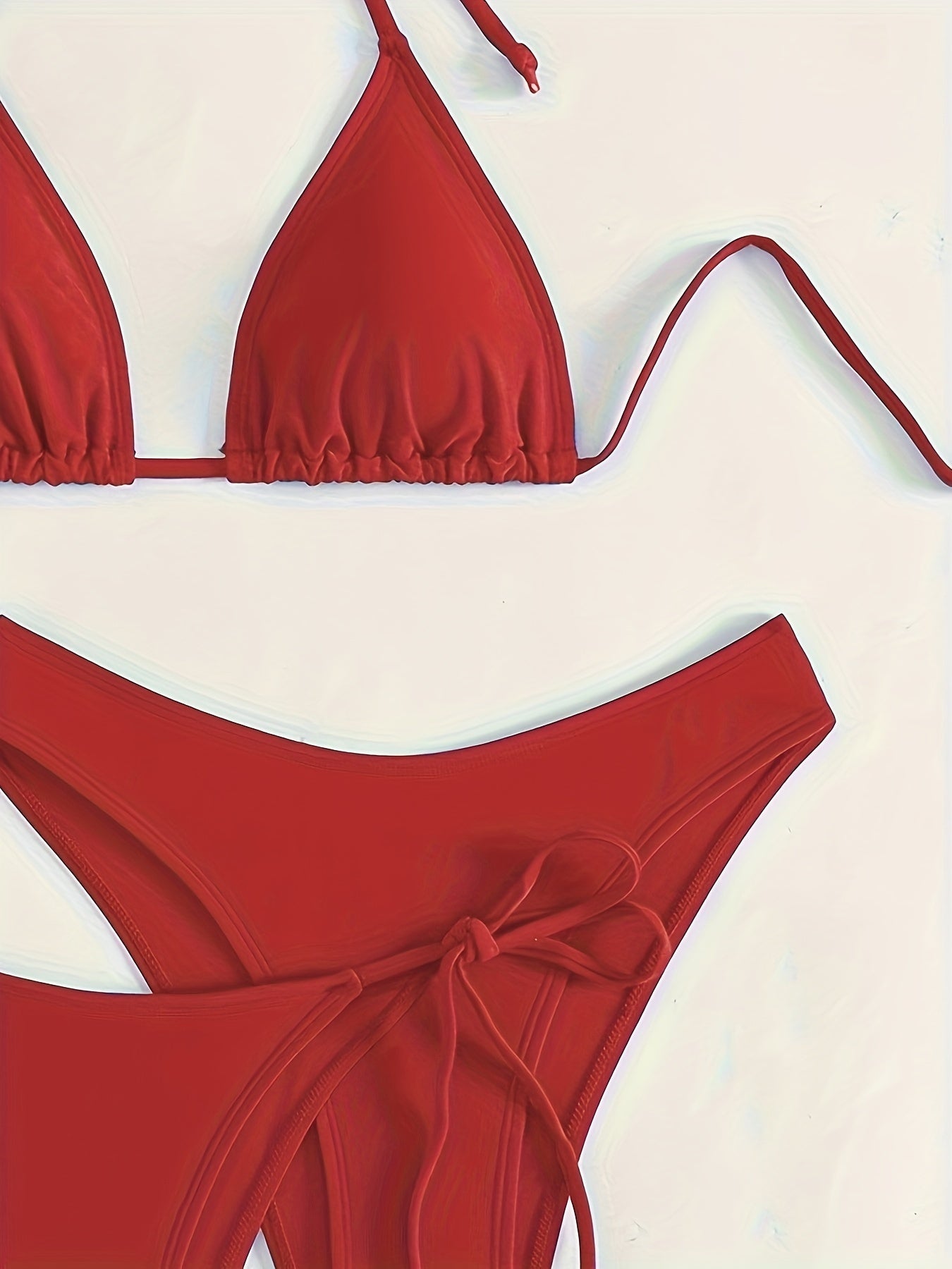 Bir rangli 3-qismli bikini to'plami, halter bo'yin va orqa qismi ochiq dizayn. Ayollar uchun suzish kiyimlari va kiyimlar uchun ideal.