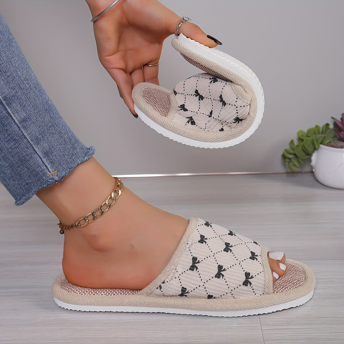 Women's Breathable Fabric Slip-On Slippers with Bowknot and EVA Sole for Indoor Comfort