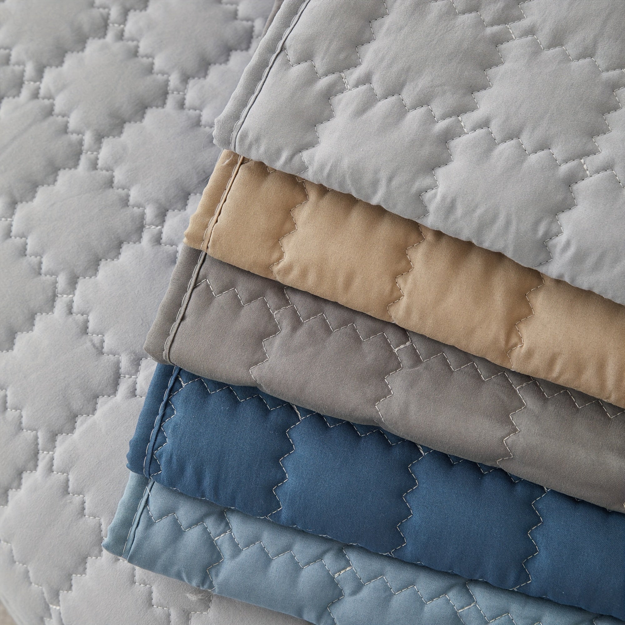 Современный минималистичный чехол для дивана в серо-бежевом ромбовидном узоре, подходит для домашних животных и стирается в машине, подходит для диванов, вмещающих от одного до четырех человек.