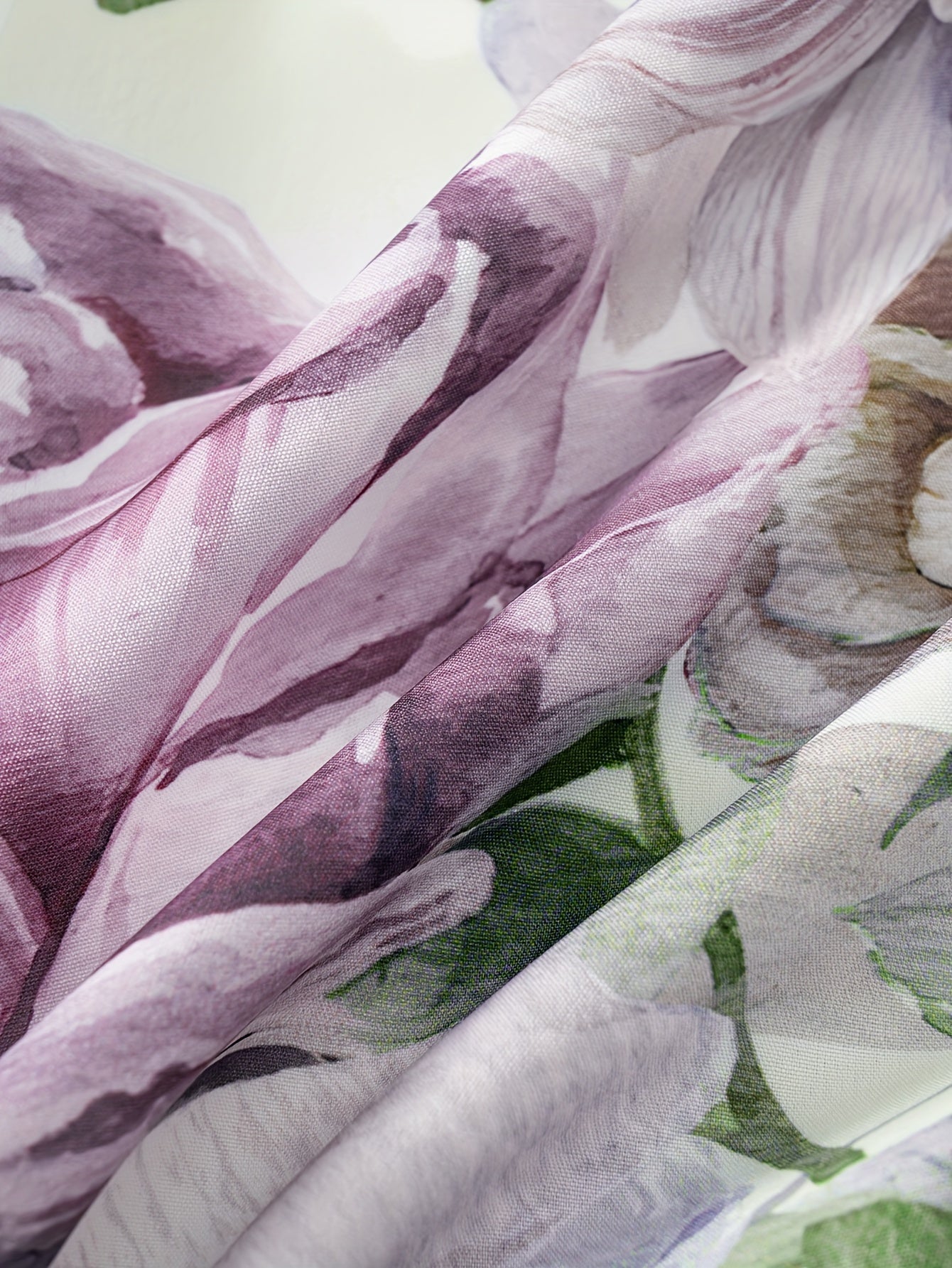 Ayollar uchun uzun qo'lqonli ko'ylak, nafis gullar bosma, V-shakl, tugmachali, engil polyester - bahor/kovak ta'tillari uchun mukammal.