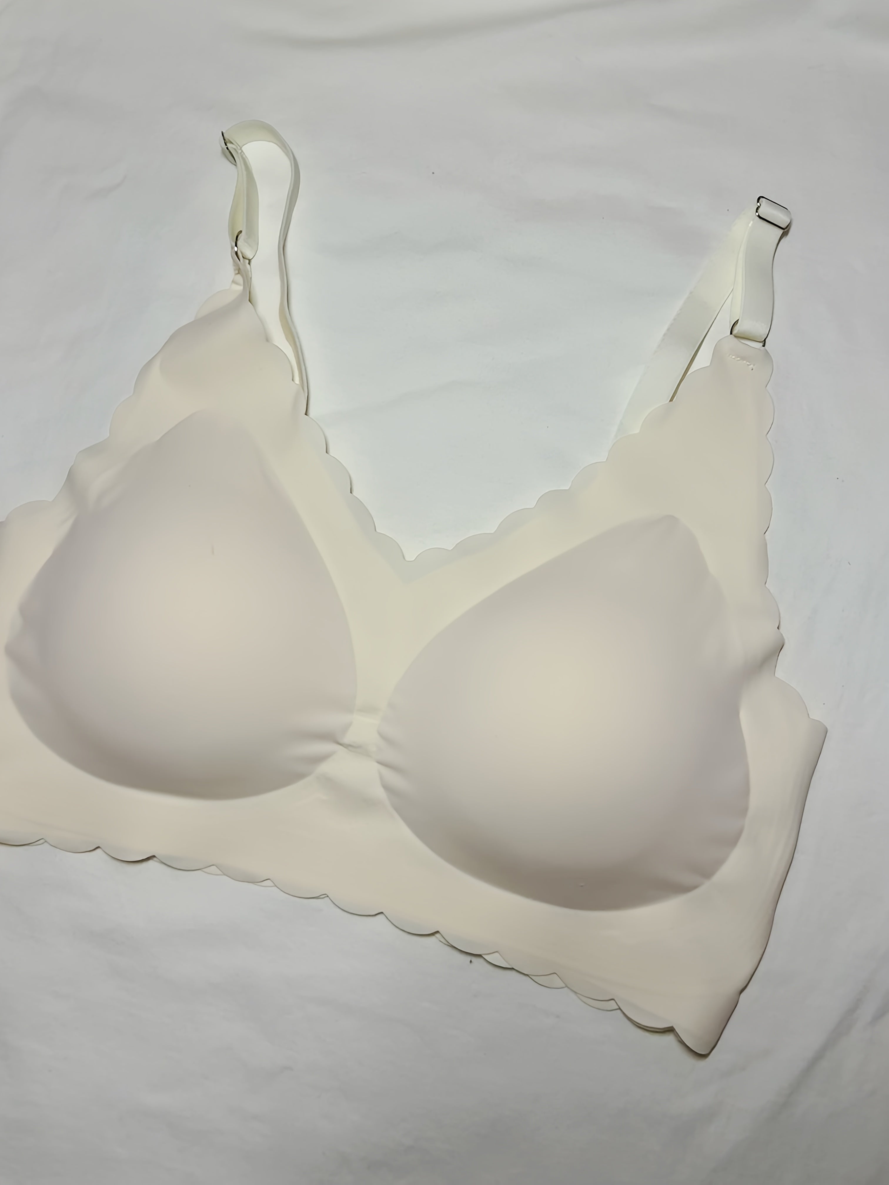 Women's Seamless Nylon-Elastane Sports Bras with Ruffled Edges and V-Neck