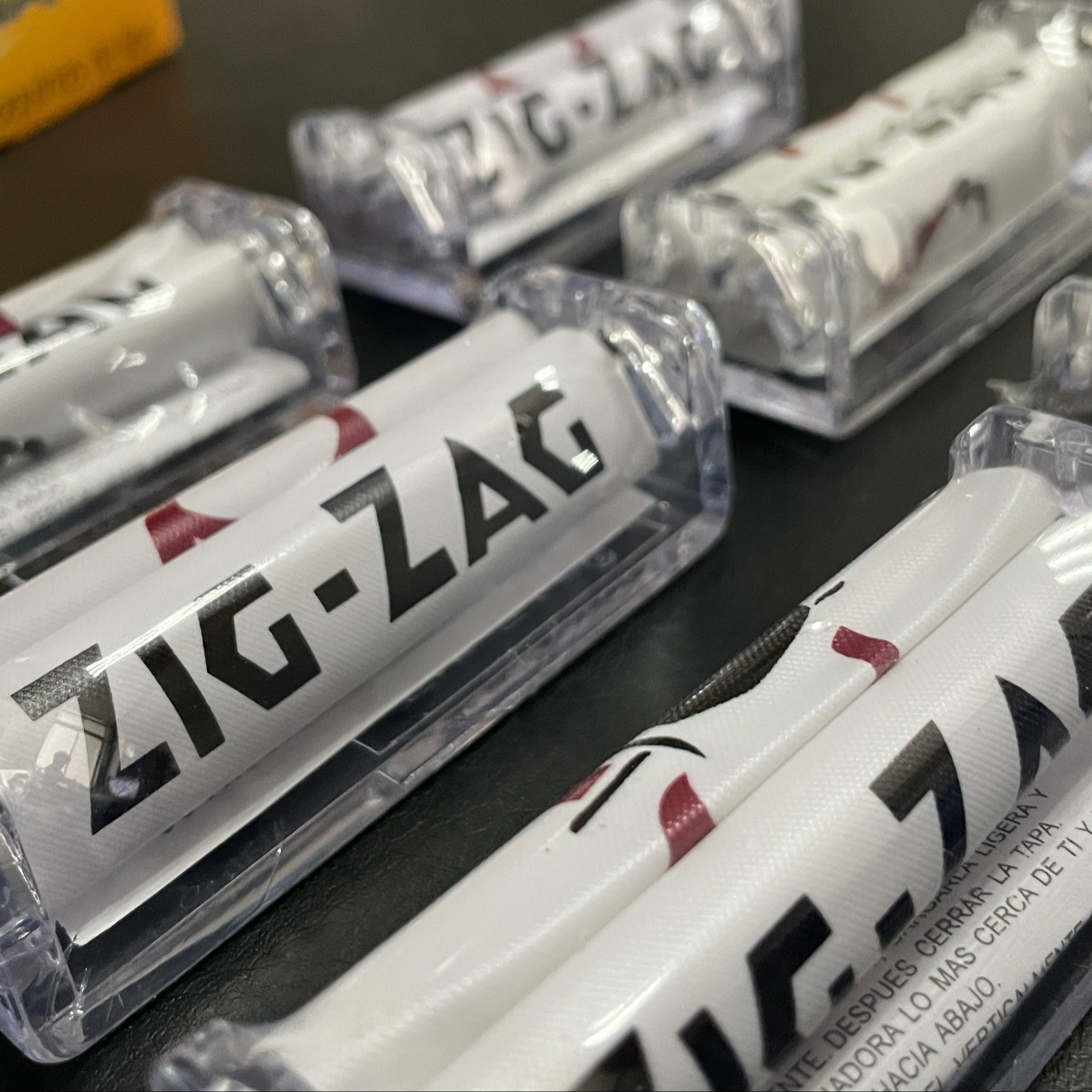 Compact Zig-Zag Manual Rolling Machine for Cigarettes Portable Easy-to-Use