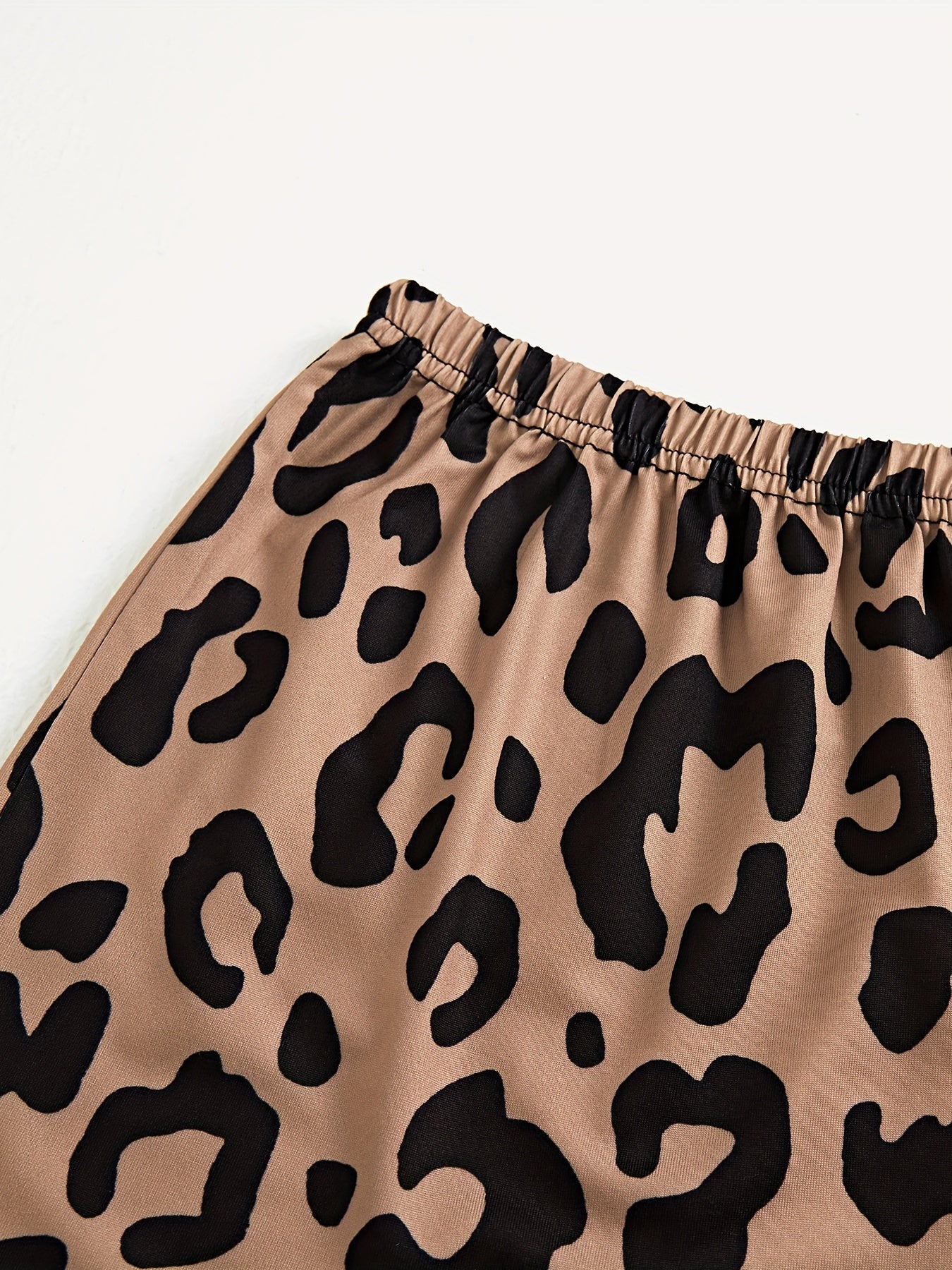 Conjunto de pijama de 3 piezas para mujer con estampado de leopardo y labios, camiseta de manga corta, pantalones cortos y pantalones largos, ropa de dormir