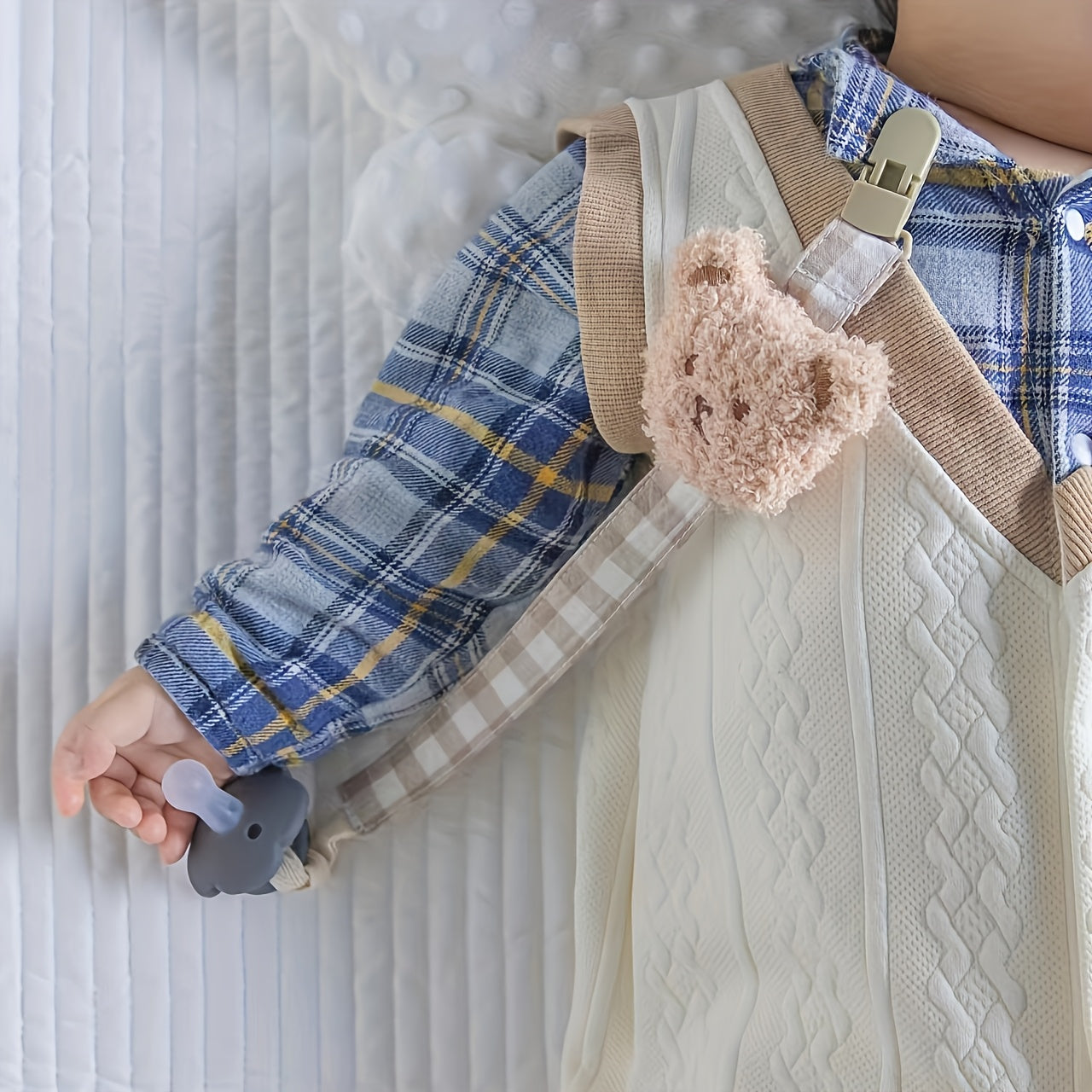 Baby Pacifier Clip for Newborns Cute Bear Design Universal Diameter Mixed Color