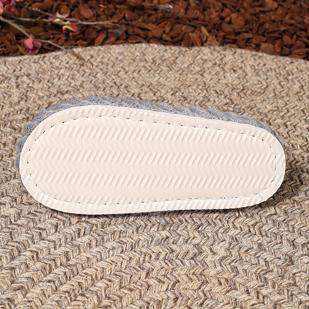 Uniseks korduroy paxta bilan qoplangan yopiladigan shippaklar, antiskid taglik bilan, ichki uy poyabzali uchun ayollar va erkaklar