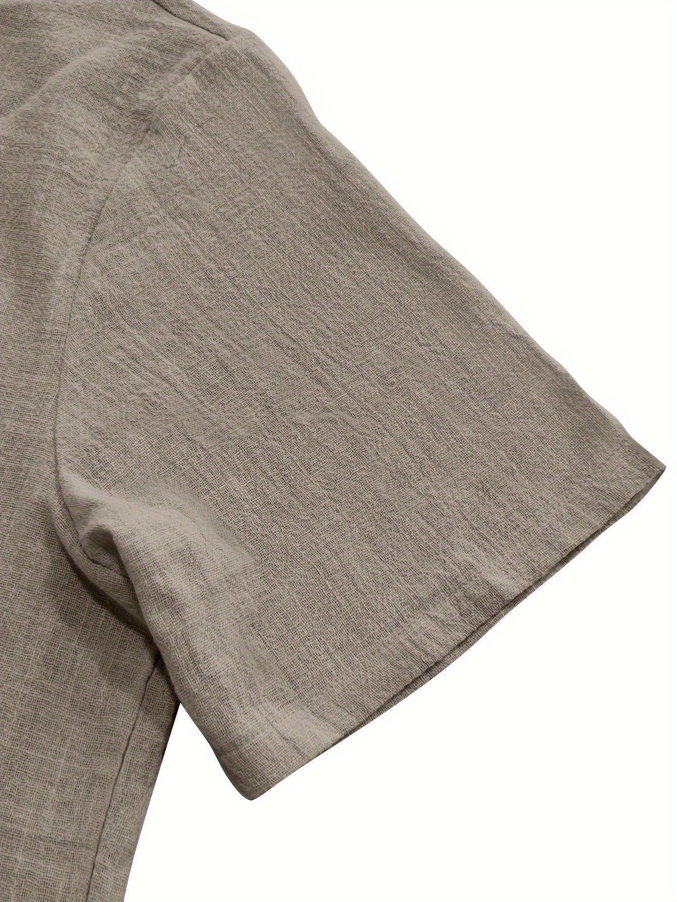 Erkaklar uchun qisqa yengli Henley bo'yinli futbolka, bir rangda, yozgi dam olish va ta'tillar uchun mukammal. Qulay va nafas oladigan materiallardan tayyorlangan.