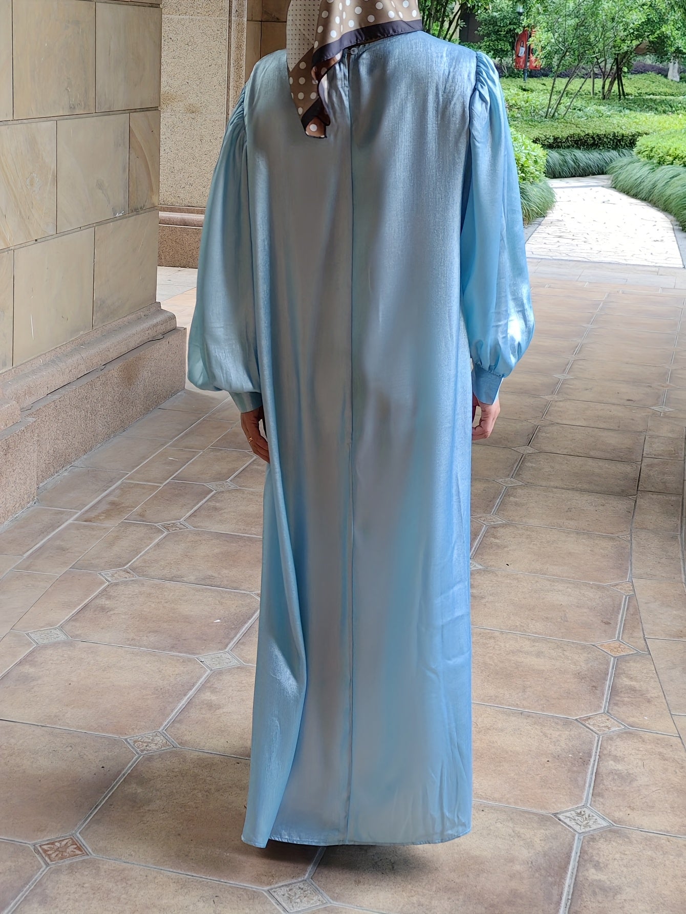 Элегантное платье-кафтан для женщин больших размеров с мерцающим эффектом и длинными рукавами