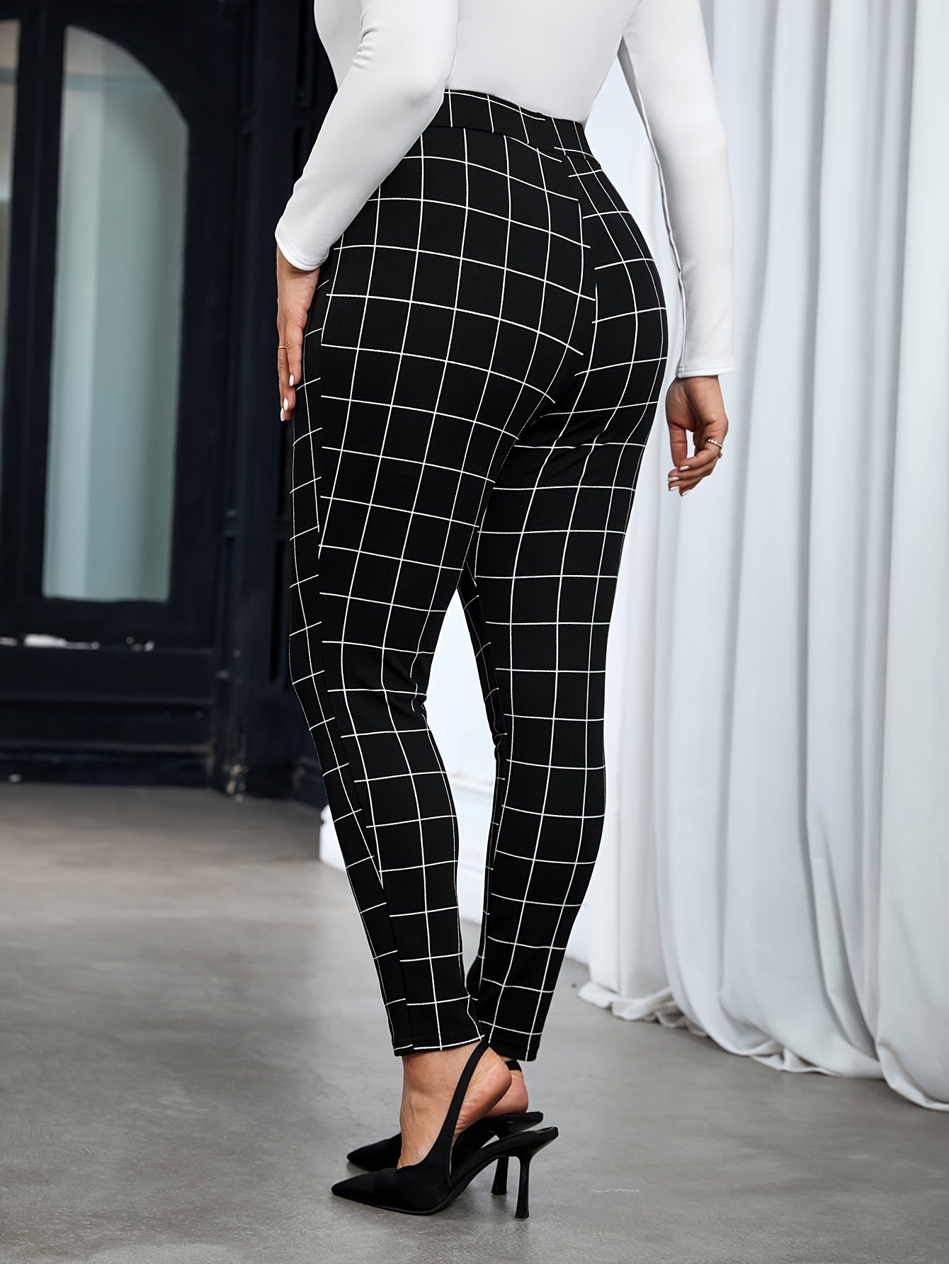 Women Plus Size High Rise Skinny Pants With Grid Print