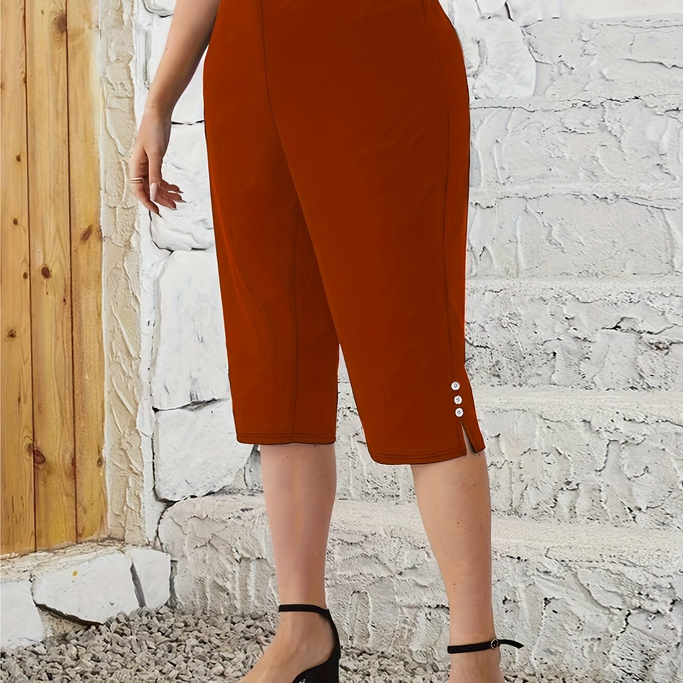 Капри с пуговицами для полных женщин с эластичным поясом и разрезом для весны и лета