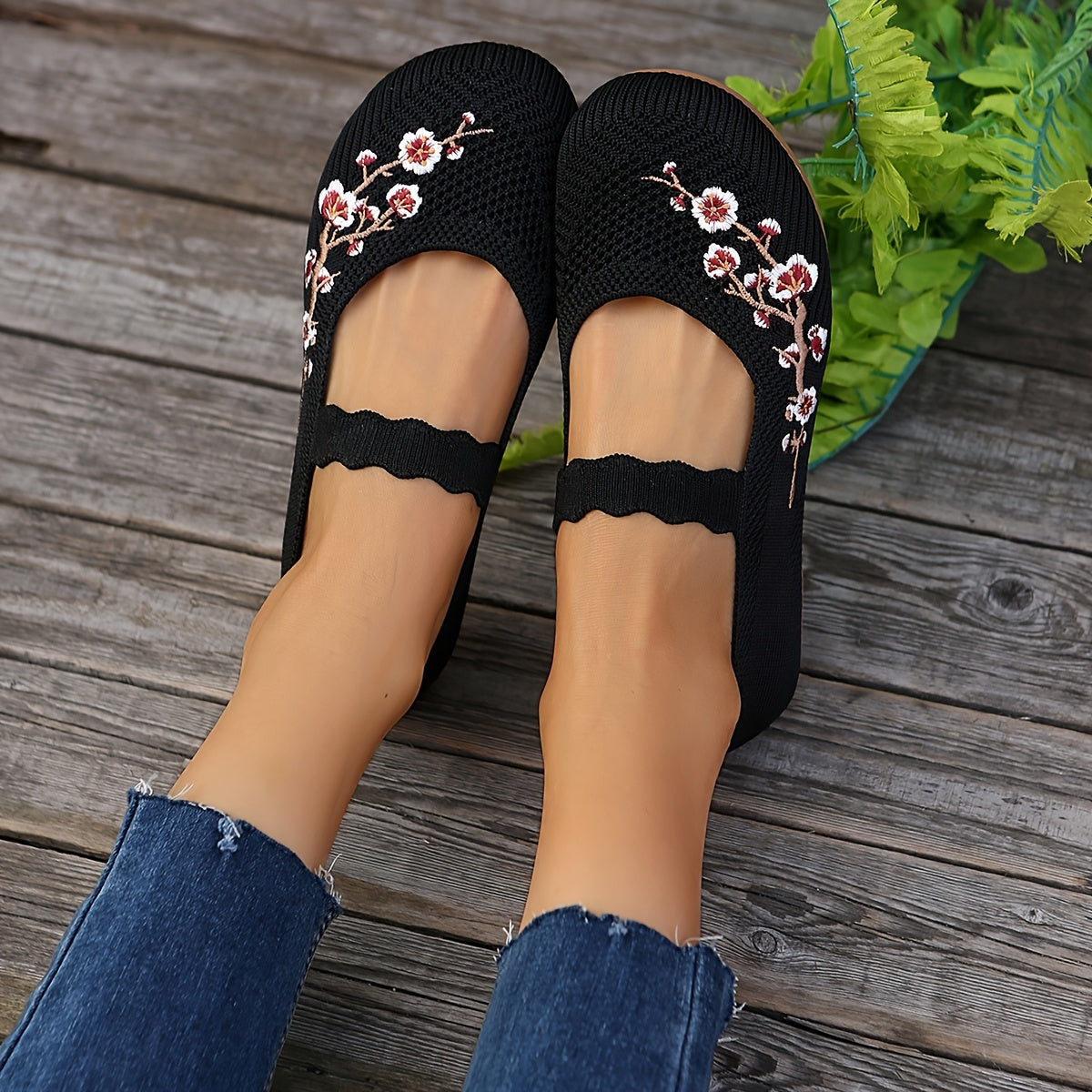 Women Floral Embroidered Slip-On Flats Breathable Fabric All-Season Black Pink White