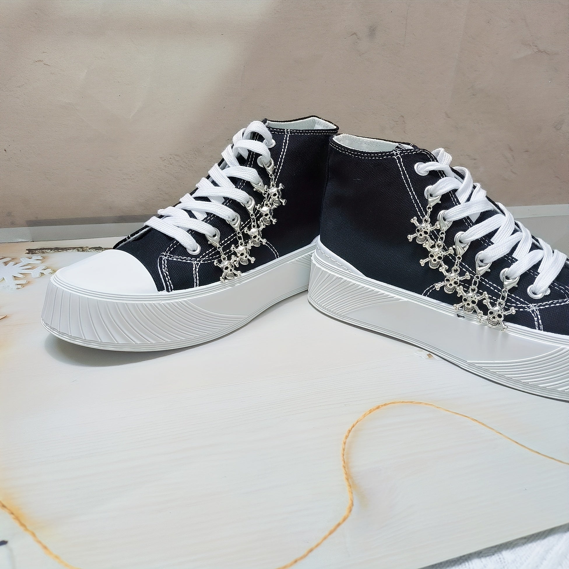 10 шт. унисекс белых украшений для обуви из цинкового сплава с панк-стилем череп для кроссовок