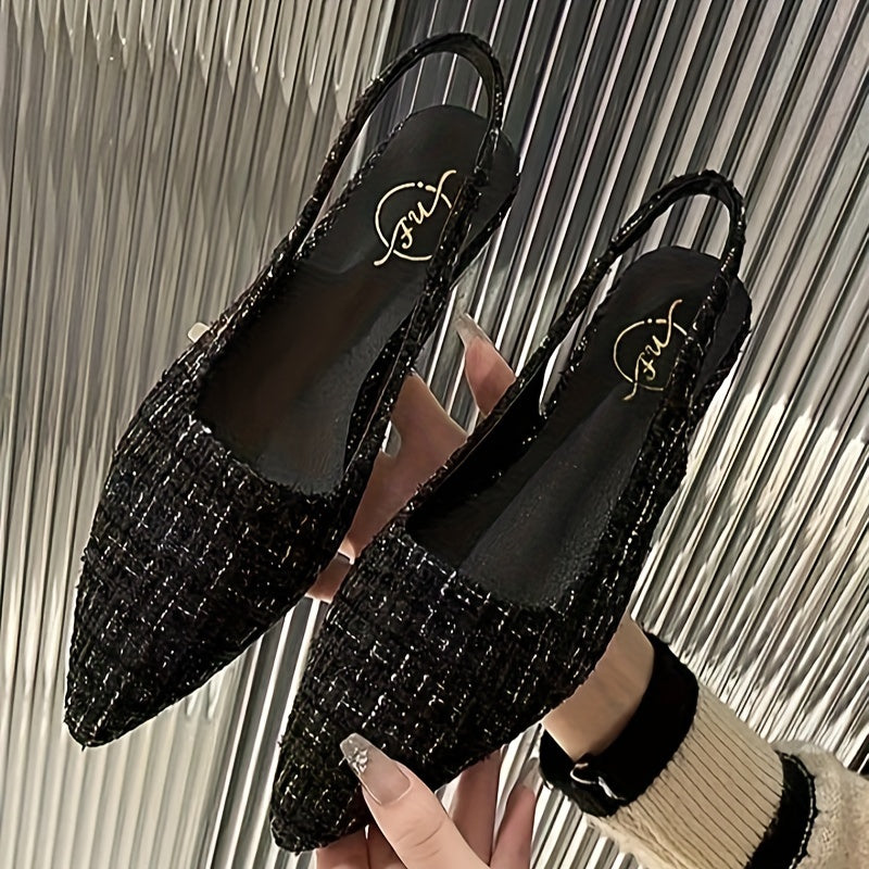 Kundalik kiyish uchun nozik burunli va past tovonli slingback sandallar.