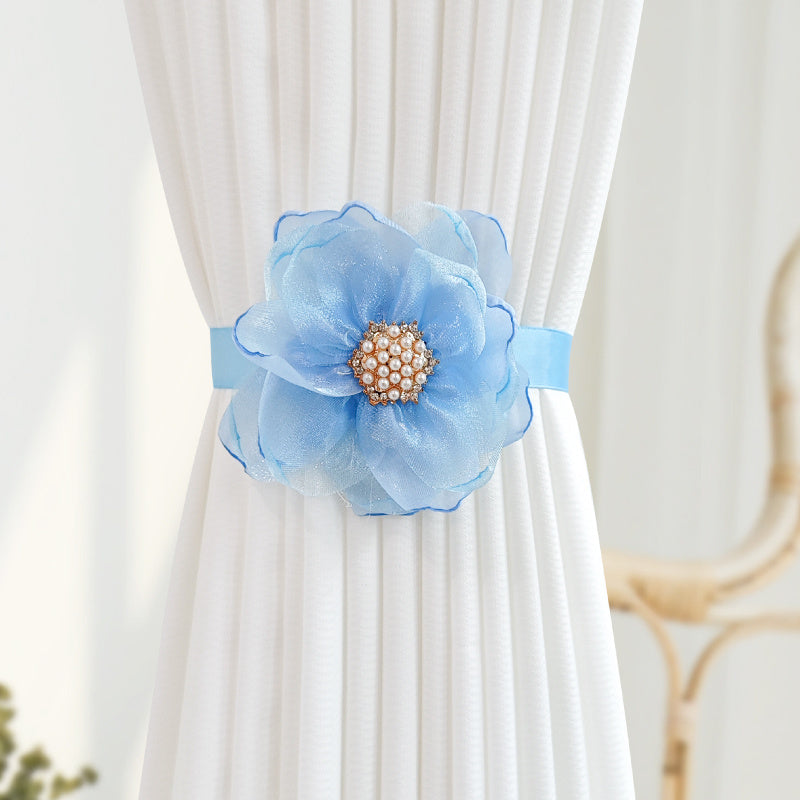 Uyingizning dekoriga nafislik qo'shing, bu go'zal 3D gullar dizayniga ega Magnit Pardalar Bog'ichlari bilan. Yuqori sifatli polyester lentadan tayyorlangan, u yotoqxona yoki yashash xonangizdagi pardalarni ushlab turish uchun mukammaldir.