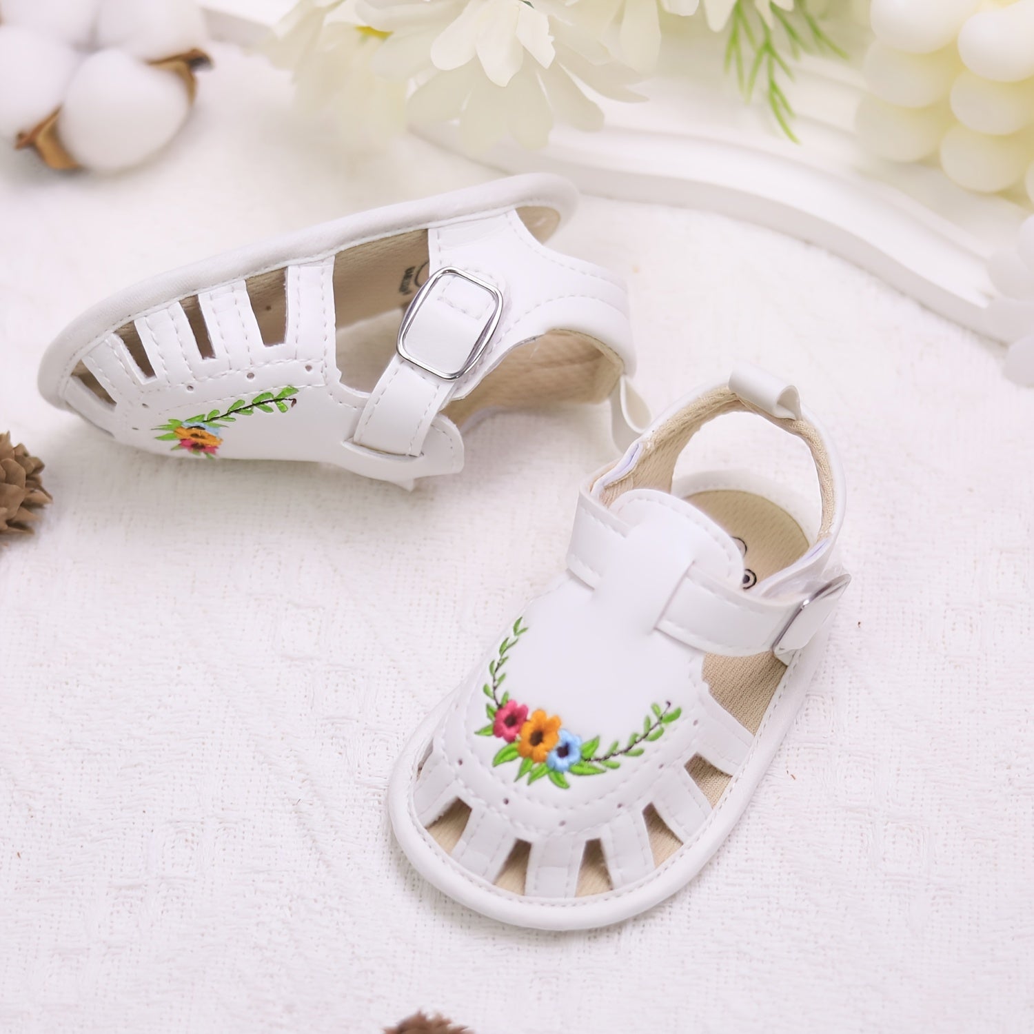 Kichkina qiz bolalar uchun gul naqshli tikilgan sandalki, yumshoq taglik, nafas oladigan, sirpanishga qarshi, bahor va yoz uchun