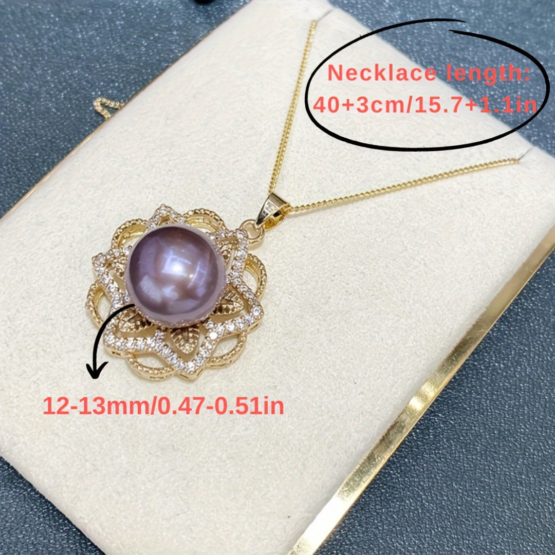 Ushbu ajoyib pandant marjon tabiiy shirin suv marvaridi charmiga ega bo'lib, vintage hashamatli 18K oltin qoplama bilan nafis tarzda ishlab chiqilgan. Har kuni kiyish va maxsus tadbirlar uchun mukammal, bu 14 fevral kuni sovg'a berish uchun ideal.