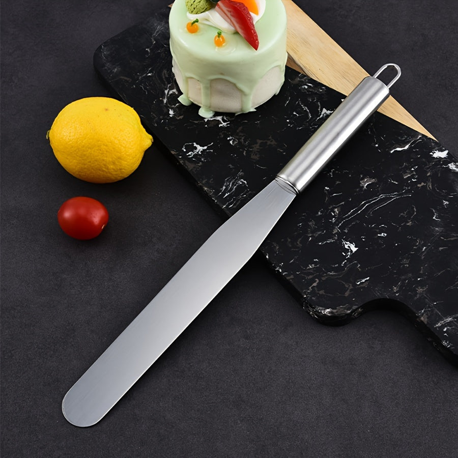 Buxoro po'latdan tayyorlangan tortni tozalash uchun to'g'ri va egilgan chetlar bilan to'plam