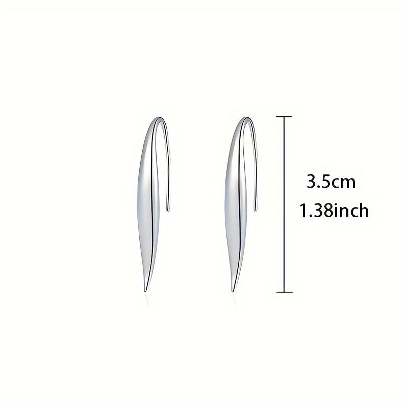 Ushbu nafis to'r vaqti uzuklari soddalik va noziklikni qadrlaydigan ayollar uchun mukammaldir. 925 sterling kumushdan tayyorlangan, og'irligi 3.6g va ularni banketlar, ta'tillar va partiyalarga kiyish uchun mos keladi.