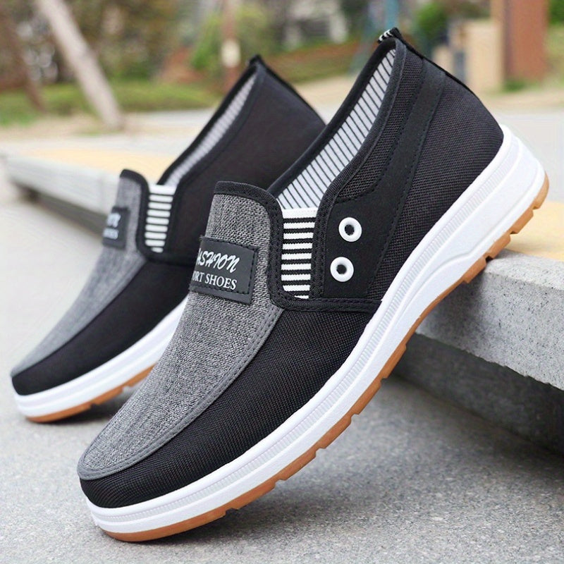 Yurish uchun erkaklarning slip-on poyabzallari, yurak naqshiga ega, nafas oladigan mato ustki qismi, soxta taglik, har mavsumda qulaylik, past yuqori dizayn, mato ichki qismi va astar - kundalik kiyish uchun mukammal.