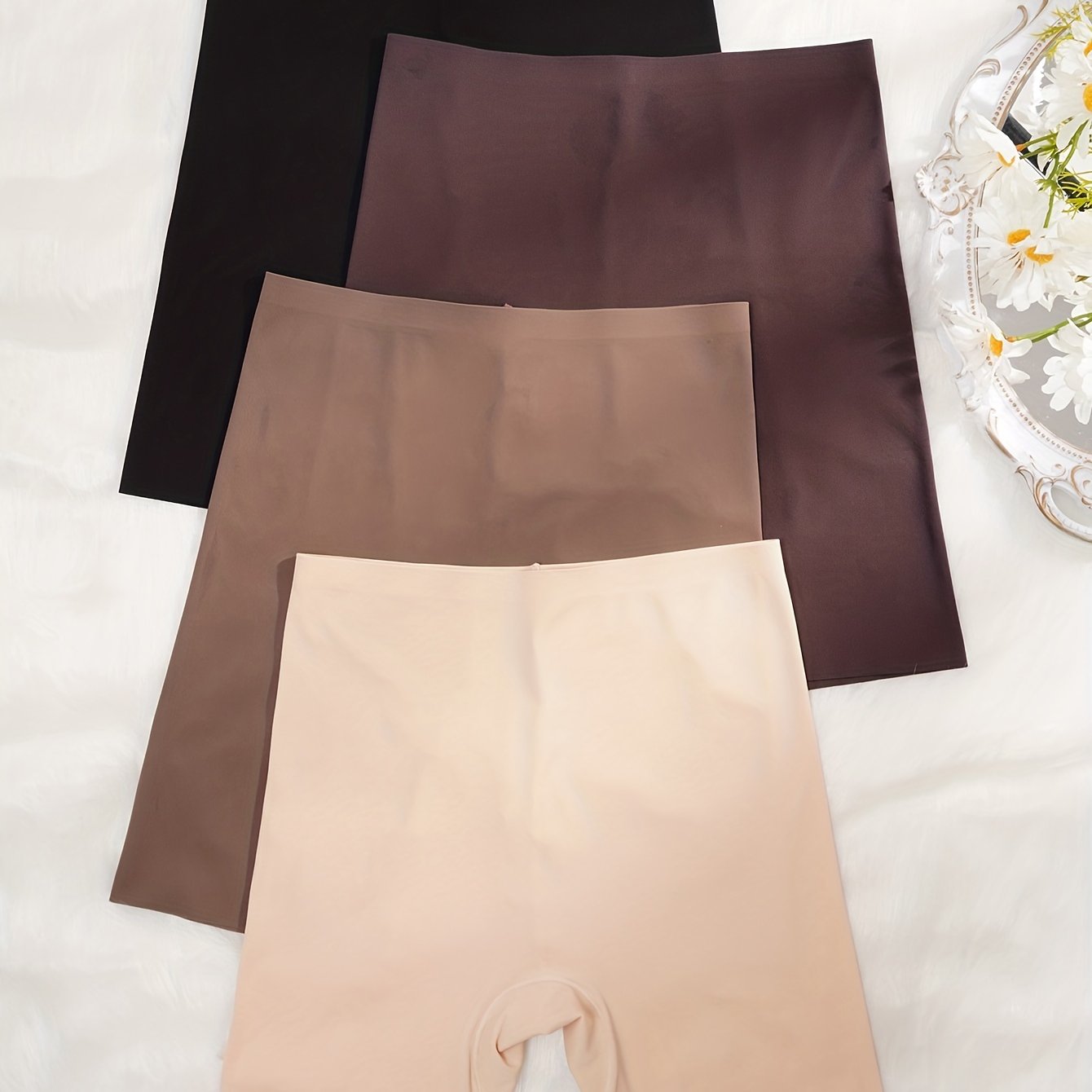 Ayollar uchun yuqori belli xavfsizlik shortlari, bu esa to'siqni ko'taradi va qorin qismini silliq qilib tekislaydi.