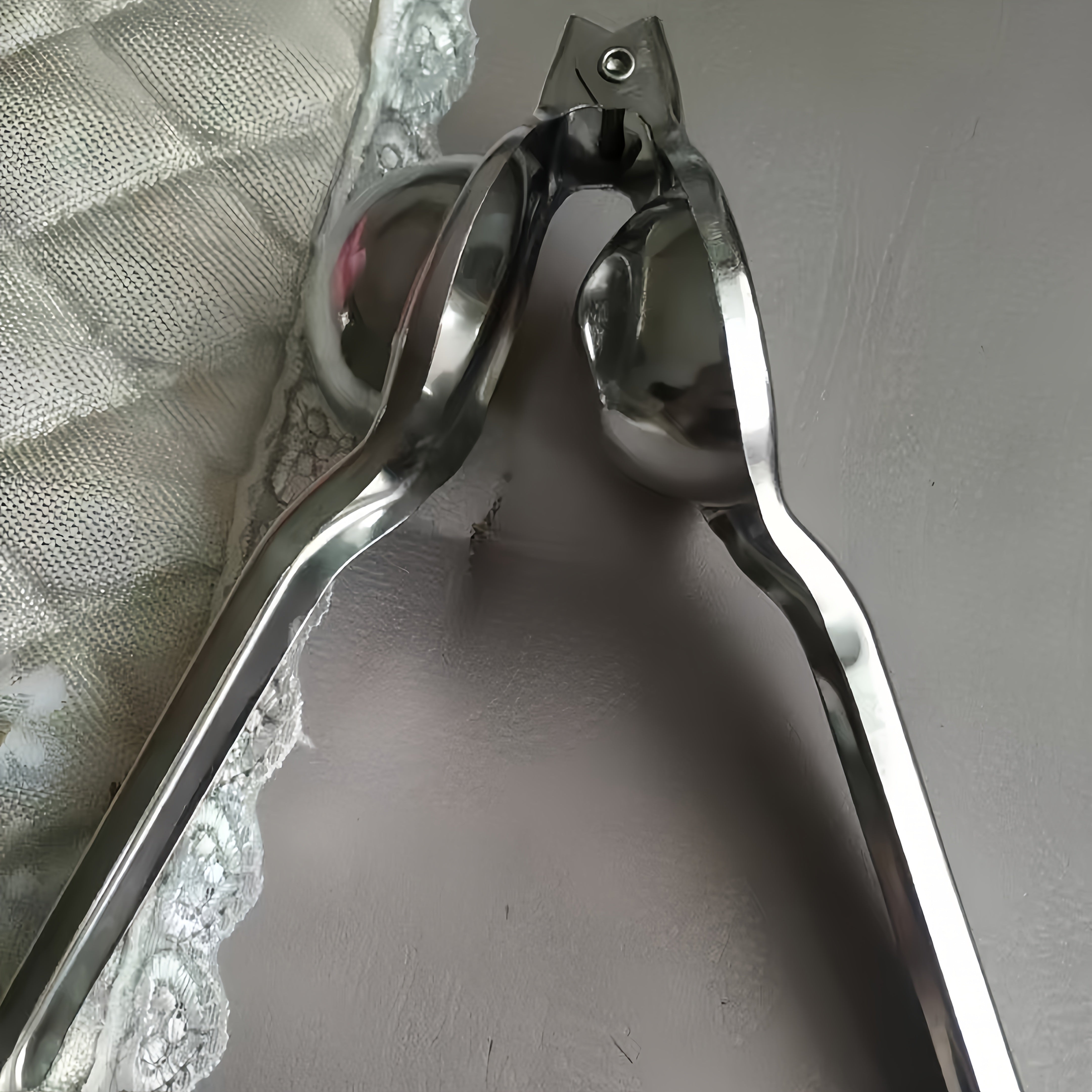 Durable Stainless Steel Citrus Juicer for Orange and Lime Juice Manual Lemon Squeezer Kitchen Tool