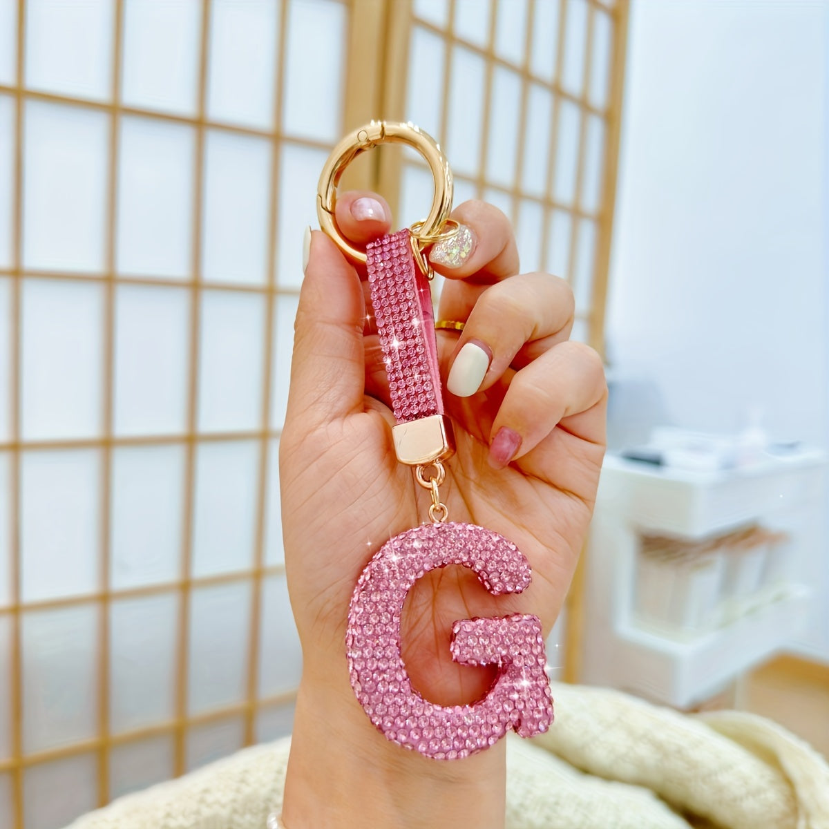 Llavero personalizado con inicial rosa, colgante de aleación con rhinestones para mujeres