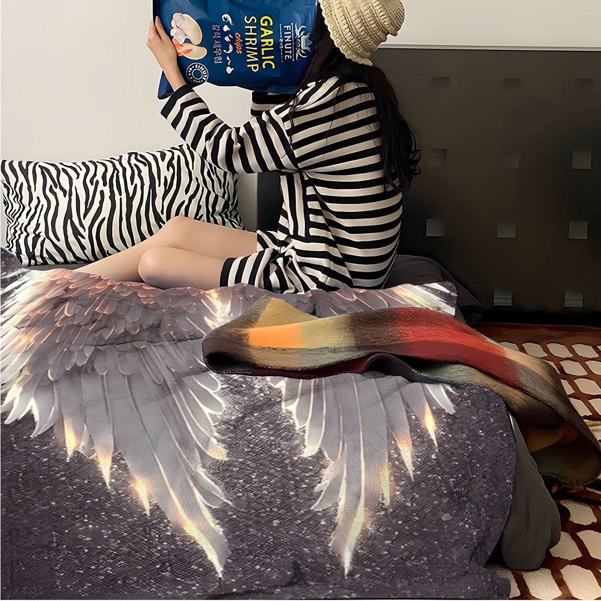 Glowing Wings Print Flannel Blanket Soft Cozy Polyester Throw for Sofa Bed Travel