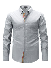 Vintage uslubidagi erkaklar uchun paxta o'rdak ko'ylagi, chiziqli yaka, uzun yenglar va ko'krak cho'ntagi bilan. Cho'zilmaydigan, tugmachali uslub, 2024 yil kuz uchun mukammal. Hashamatli plaid dizayni, erkaklar uchun ko'p maqsadli.