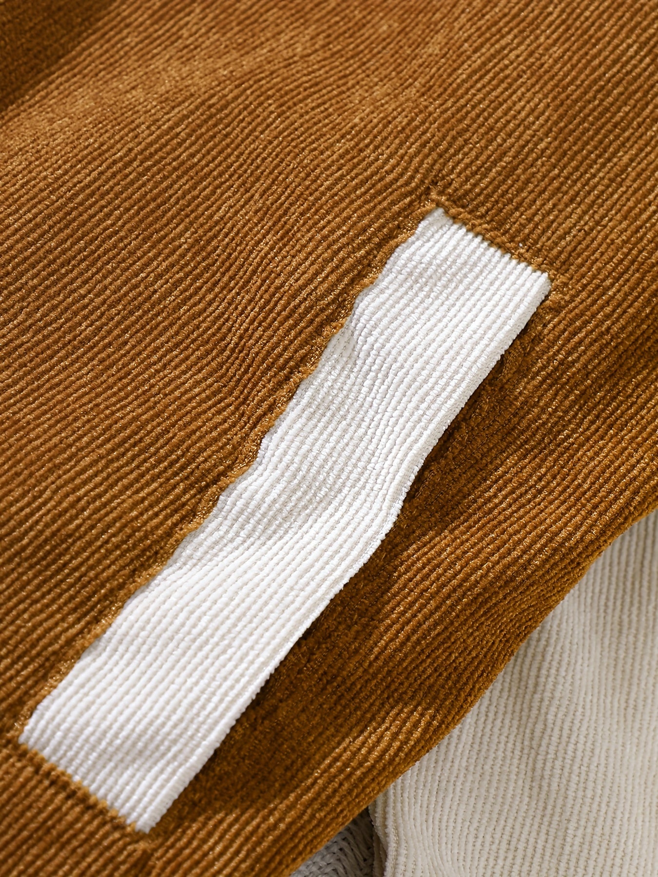 Qizlar uchun 2 qismli kiyim to'plami, uzun yengli beysbol jeketi va B harfi bosma korduroy, pliseli qisqa yubka, bahor va kuzda norasmiy ochiq havoda kiyish uchun mukammal.