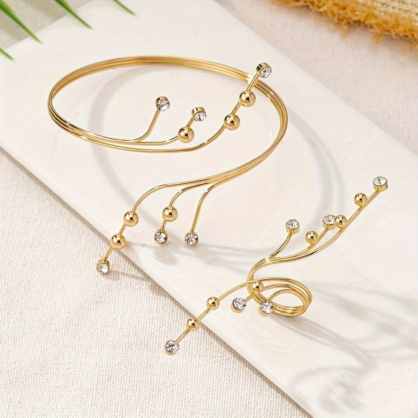 Стильный 2-частный набор украшений для рук для женщин - элегантный креативный дизайн с использованием железной цепи, золотистым покрытием, жемчугом и бусинами - универсальный комплект браслет и кольцо, идеально подходящий для повседневной носки и подарков