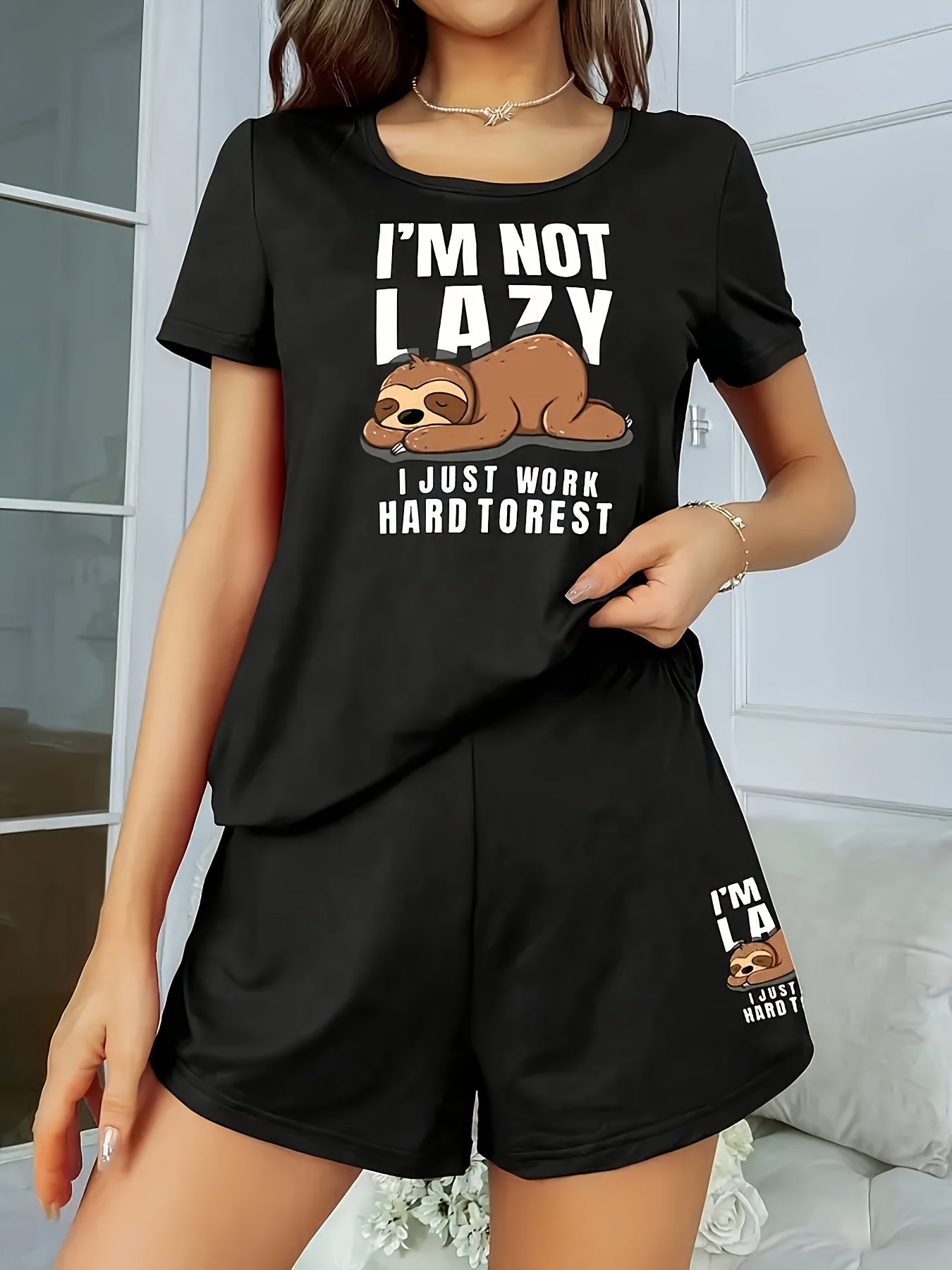 Kattalar ayollar uchun pizhama to'plami, sloth bosma bilan paxta-polyester tikilgan qisqa qo'lli ko'ylak va shortlar